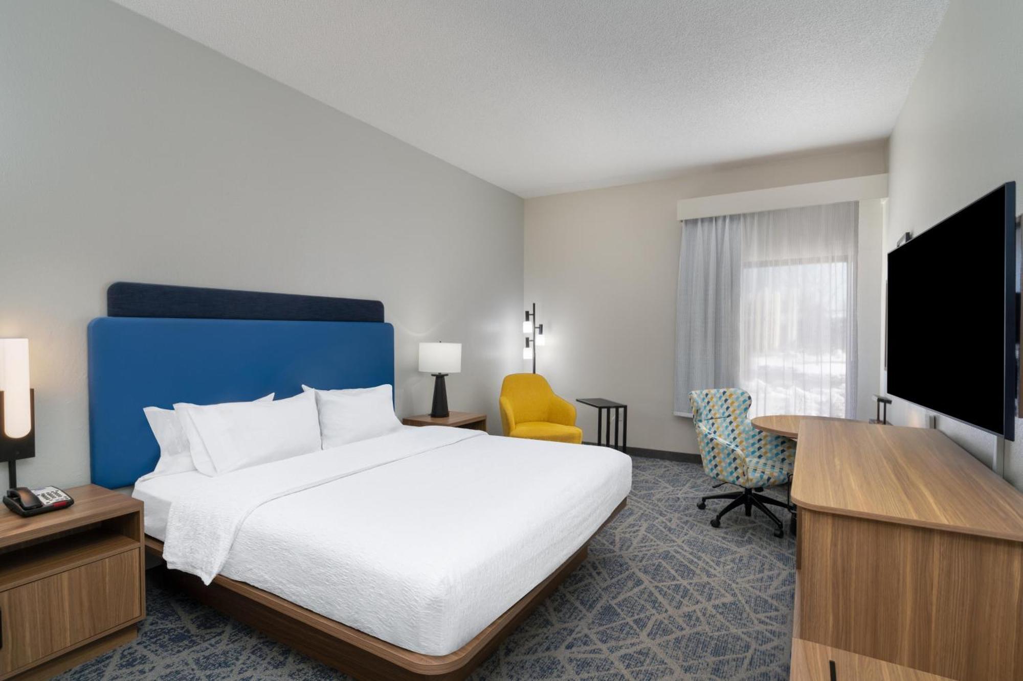King Room with King Bed - Non-Smoking