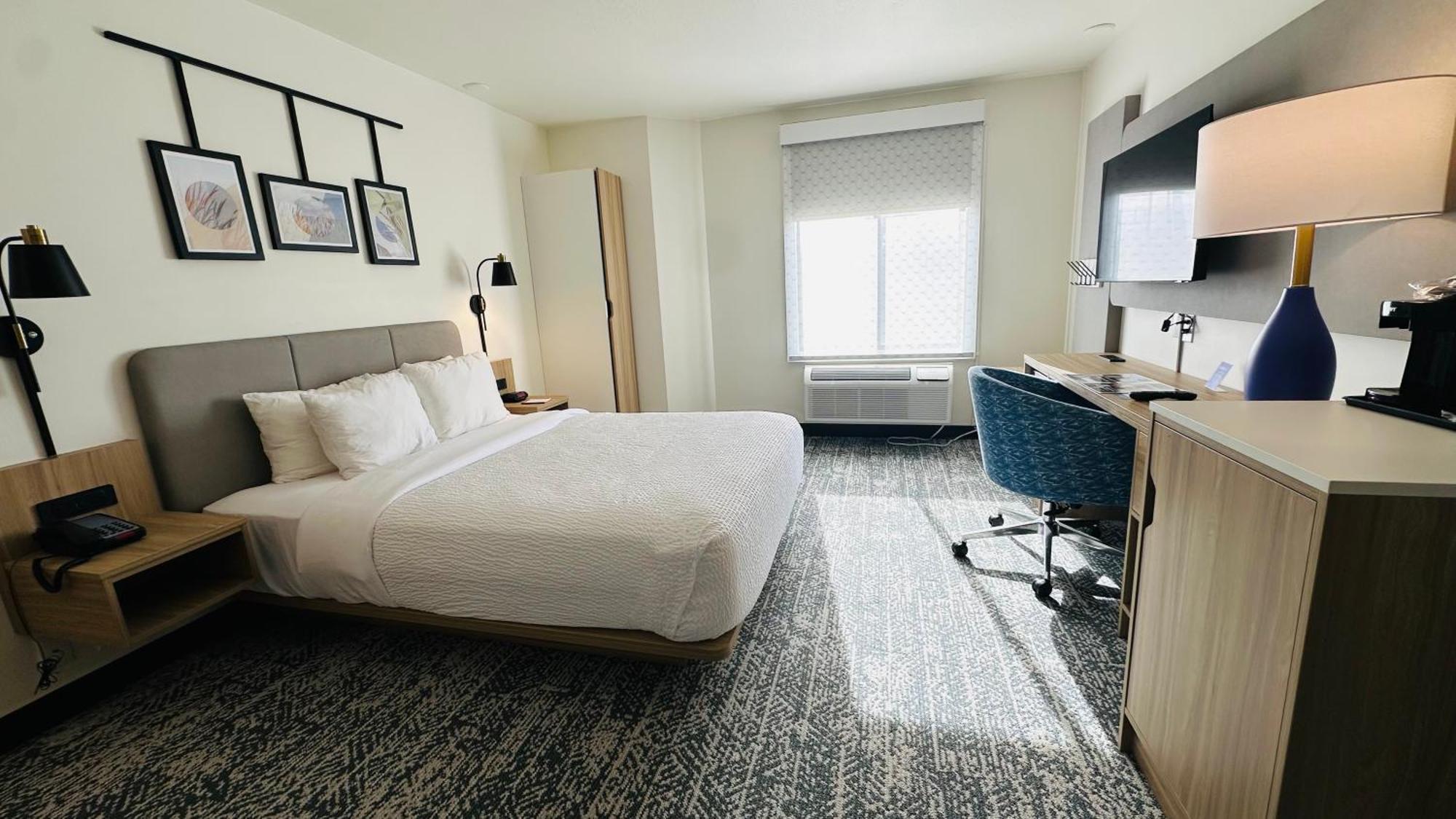 Queen Room - Accessible/Nonsmoking