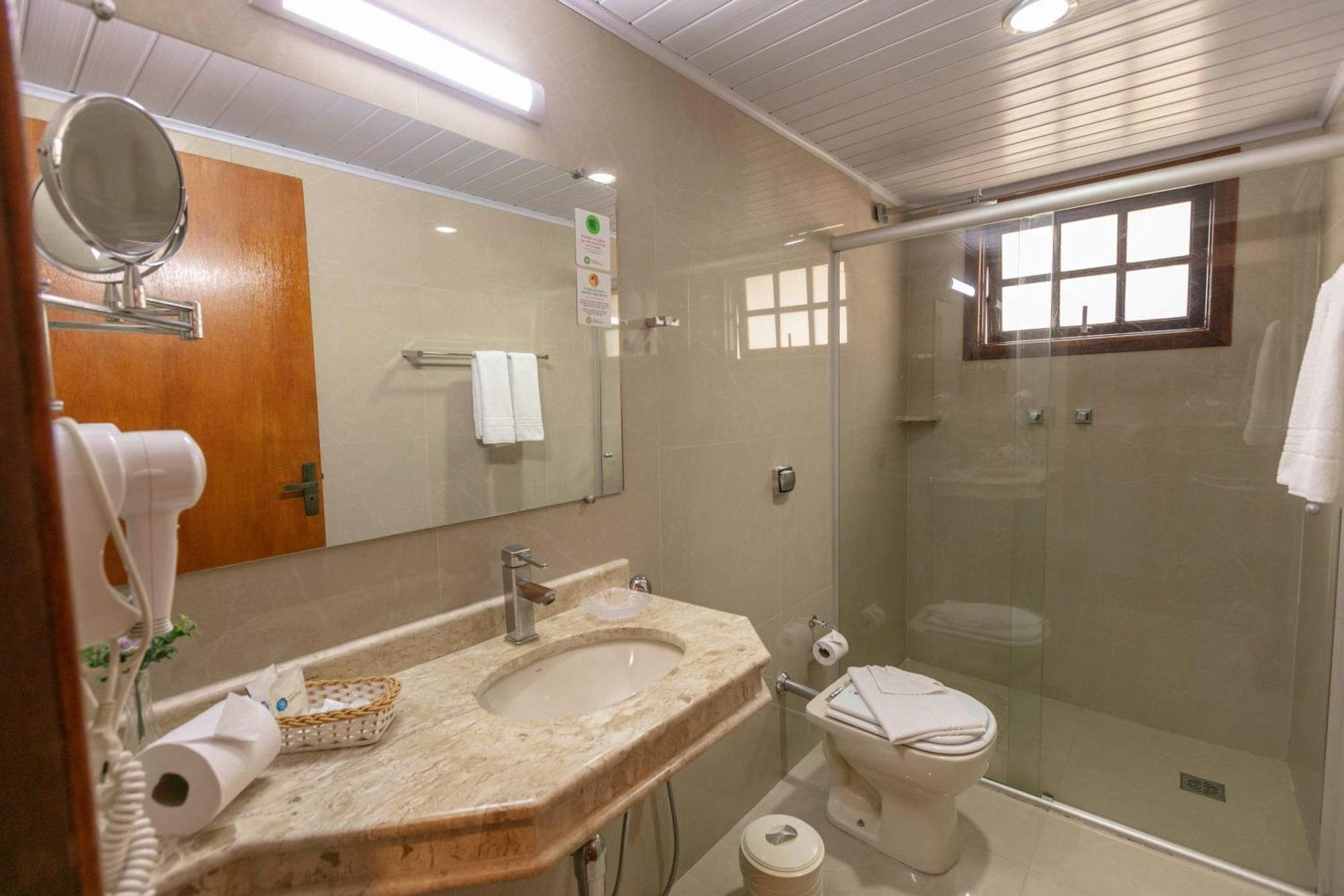 Quarto Standard com Cama de Casal ou 2 de Solteiro