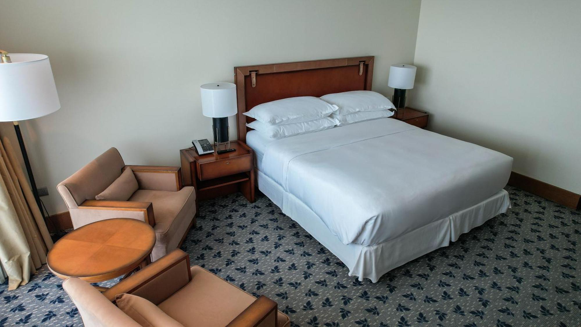 Classic Guest room 1 Queen Ocean view Balcony