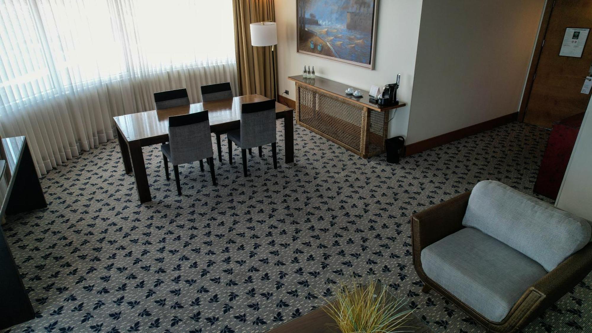Suite Deluxe Suite 1 King Oceanfront