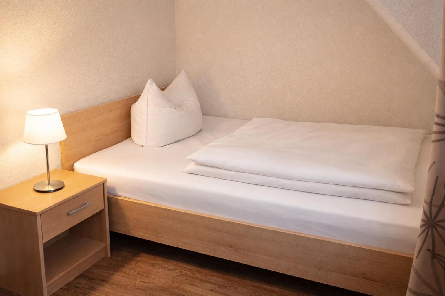 Small Double Room,1756433252:JPEG