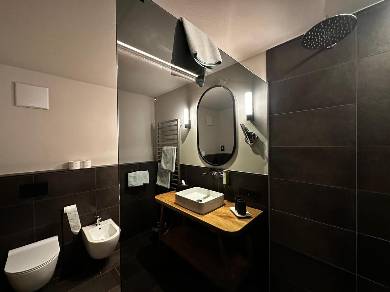 Large Two-Bedroom Apartment,1756448712:JPEG