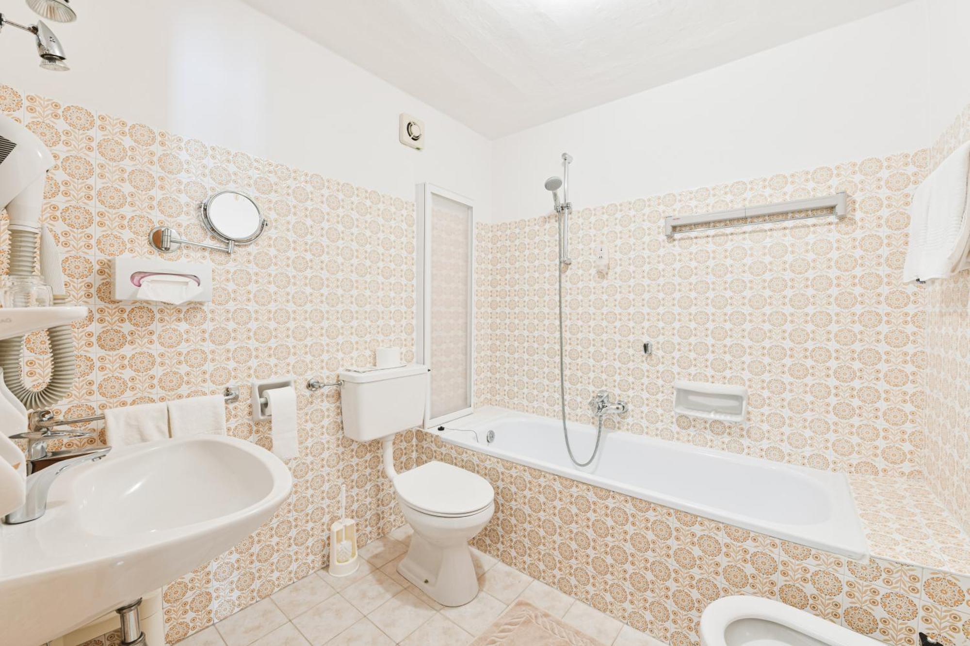 Large Double Room