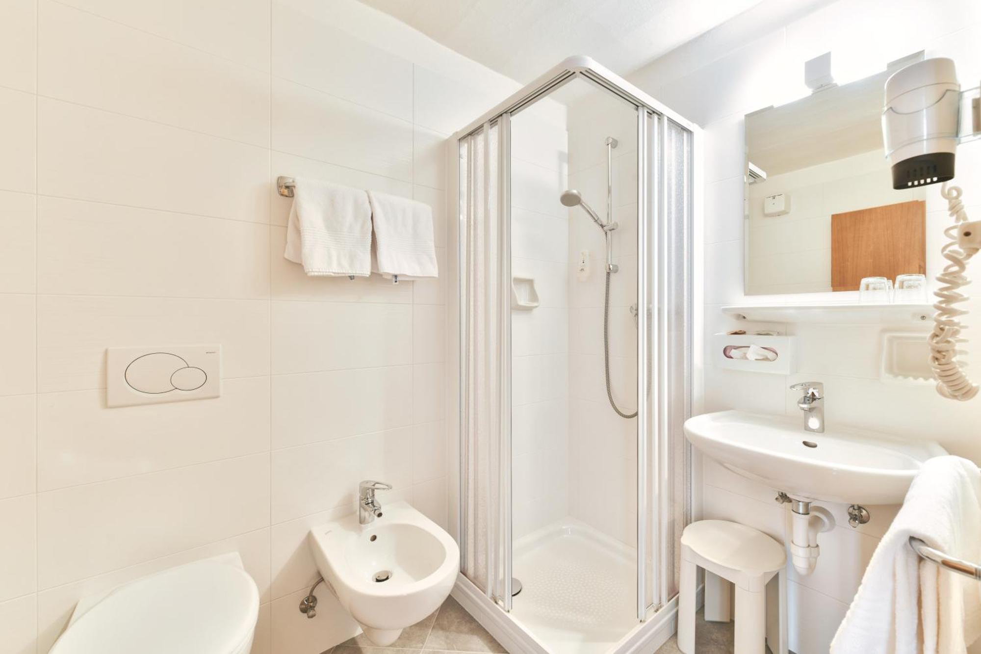 Double Room,1756462843:JPEG