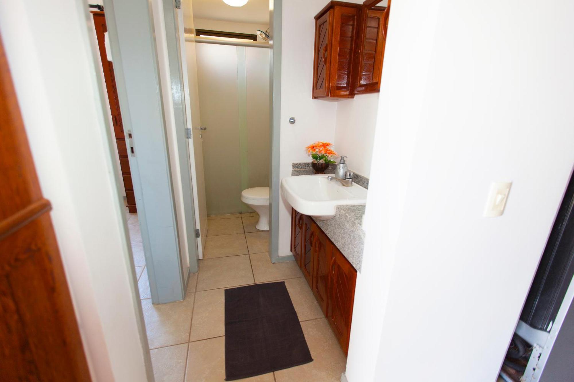 Two-Bedroom Apartment One Queen Bed Two single Beds,1756482145:JPEG