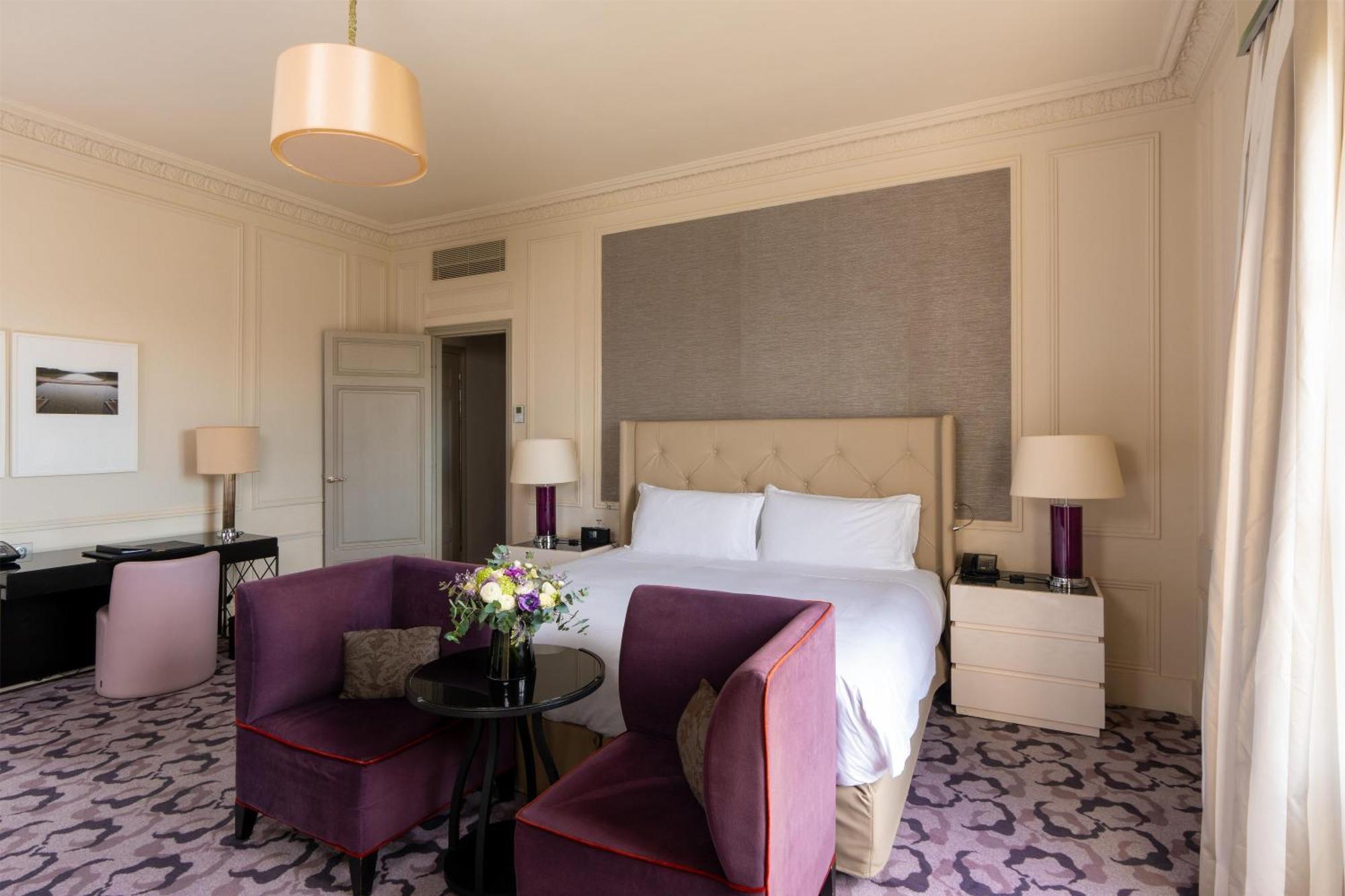 Palace 5 Star Deluxe King Room Garden View