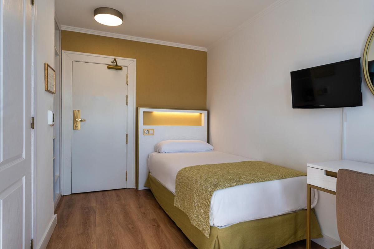 Single Room Balcony