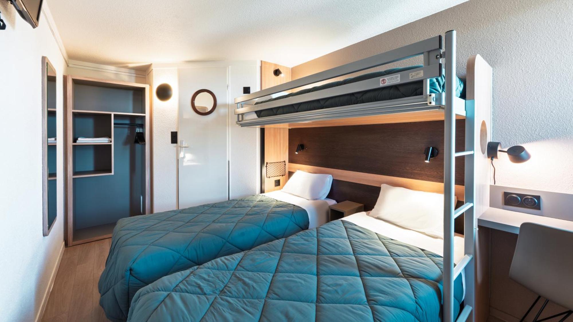 Standard Room 2 Single Beds 1 Bunk Bed,1756503685:JPEG