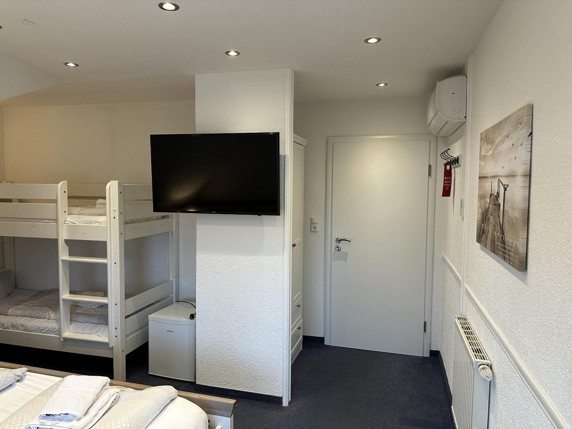 Quadruple Room Private Bathroom
