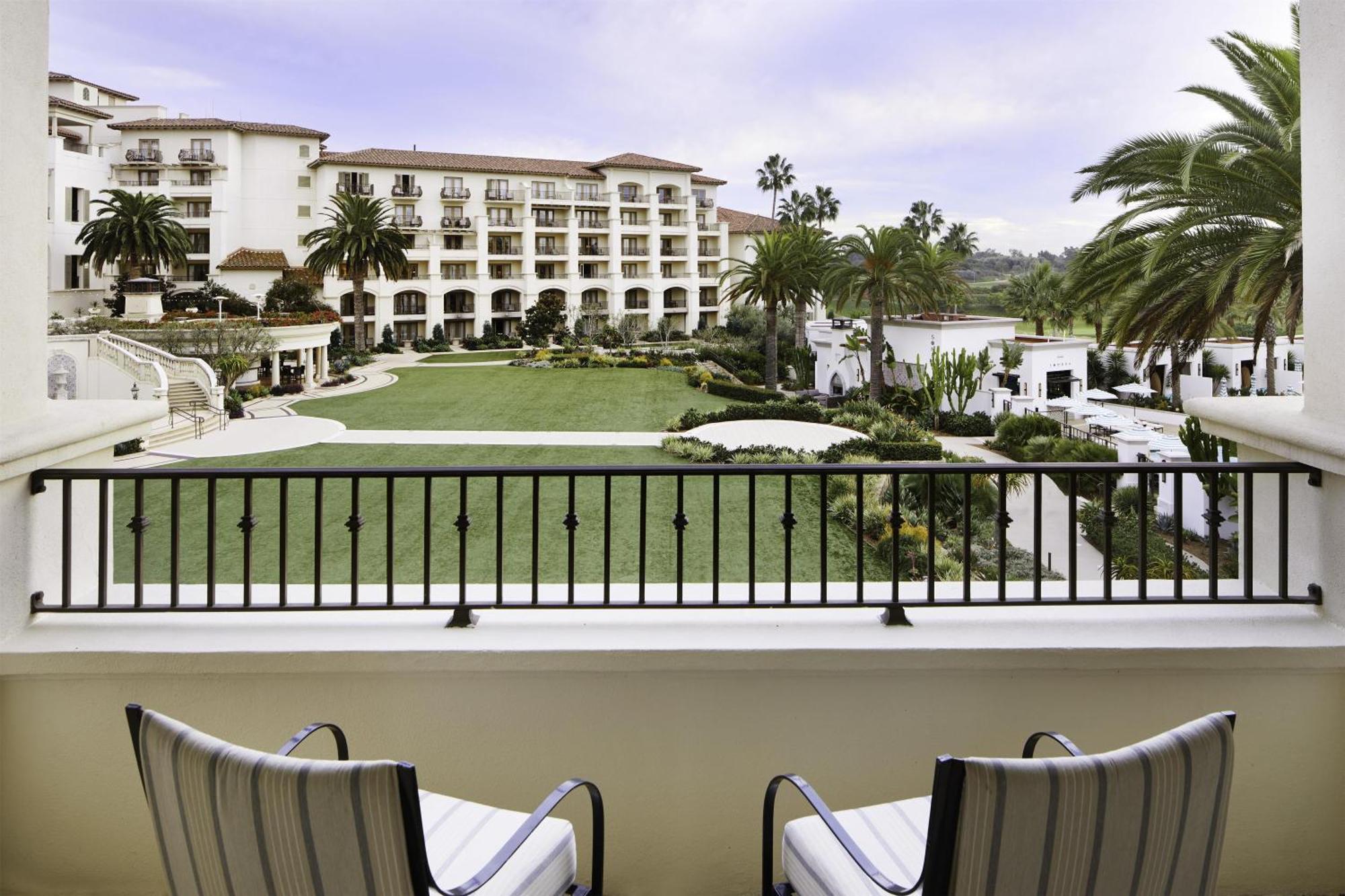Deluxe King Studio Resort View,1756507994:JPEG