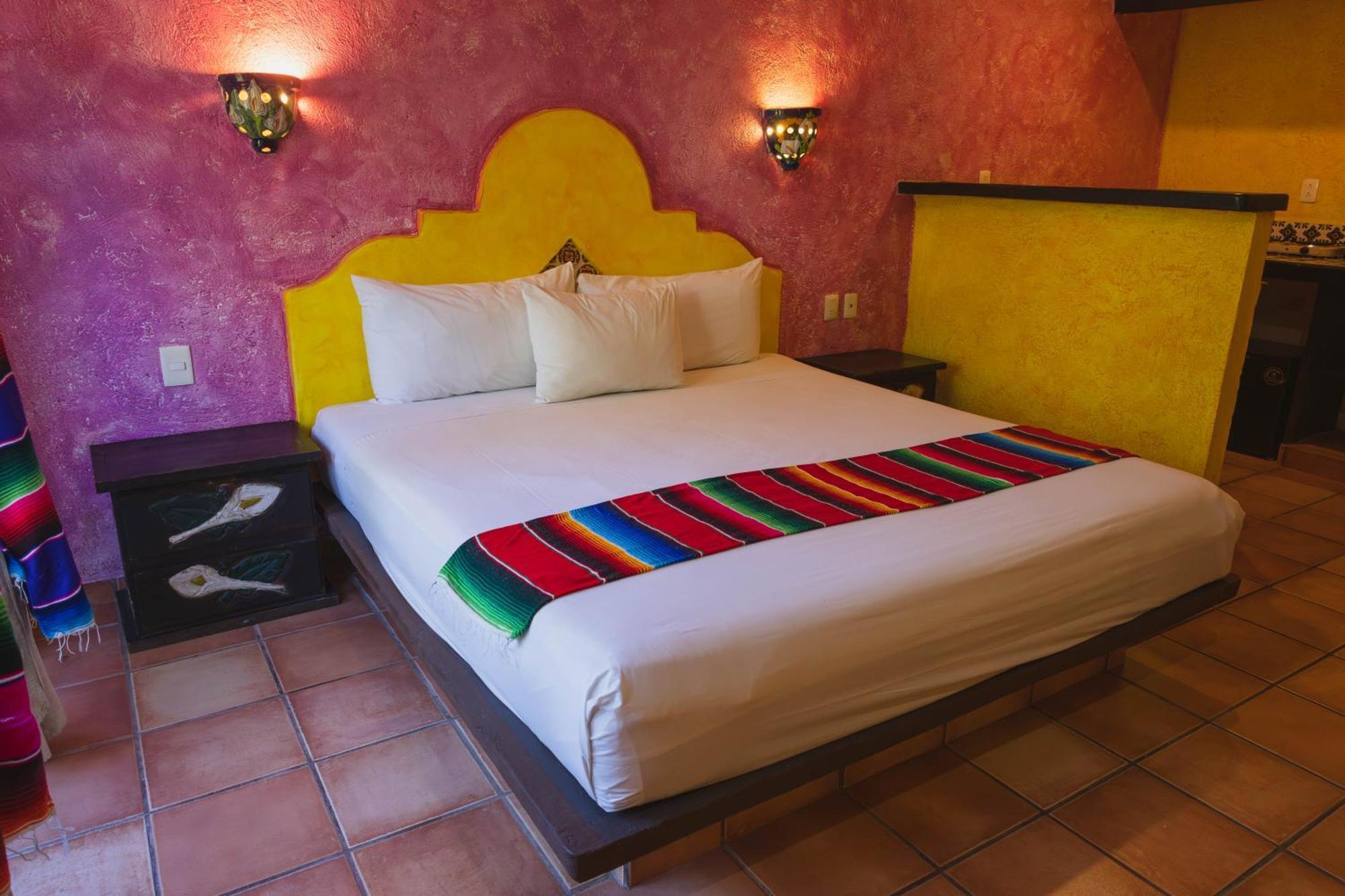 Deluxe Queen Room,1756510250:JPEG