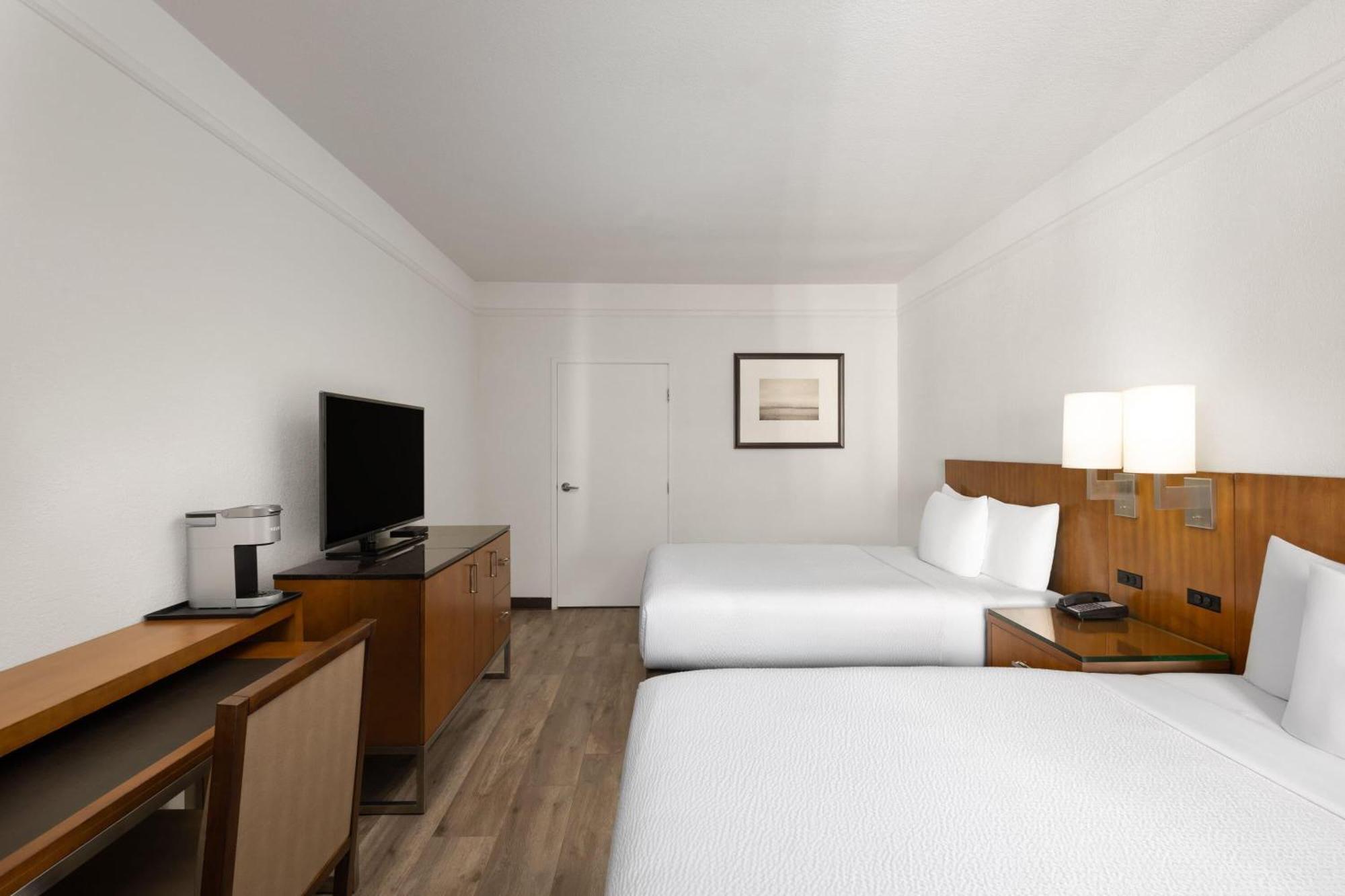 Suite Two Queen Beds Walk Shower Grab Bars Mobility Hearing Accesssible or Non-Smoking