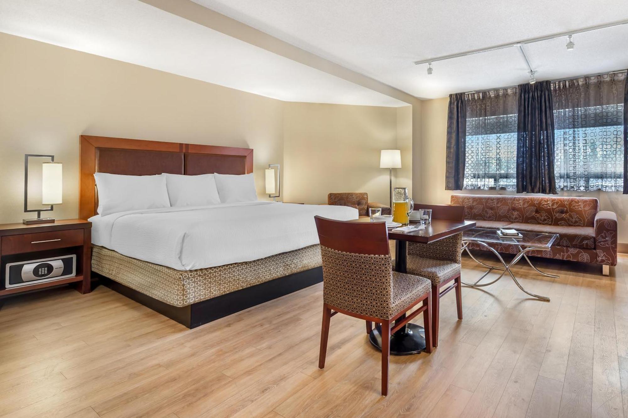Studio King Bed Kitchenette Shower Only Non-Smoking,1756511630:JPEG