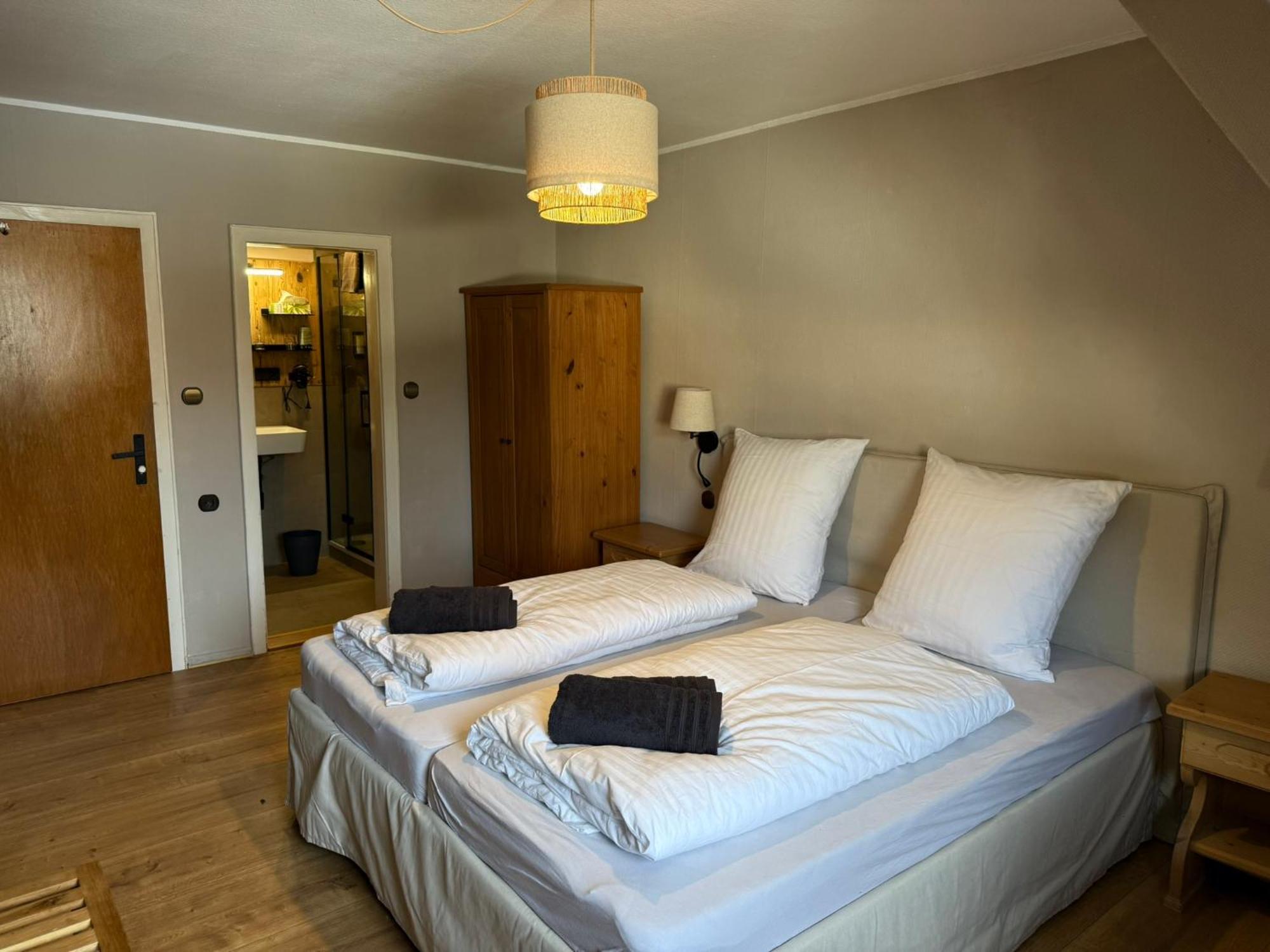 Double Room,1756515545:JPEG