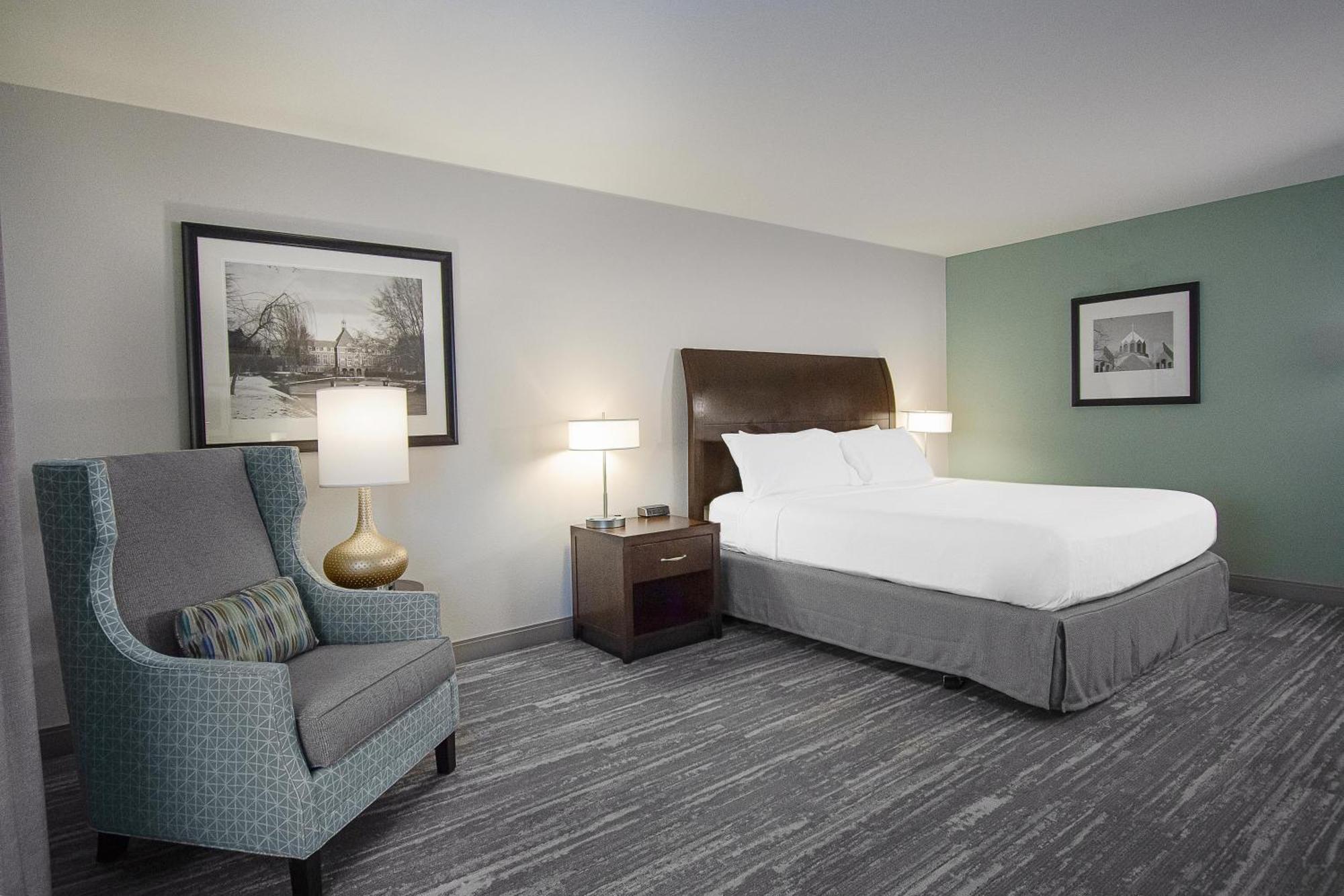 One-Bedroom King Bed or Accessible Bathtub,1756521821:JPEG