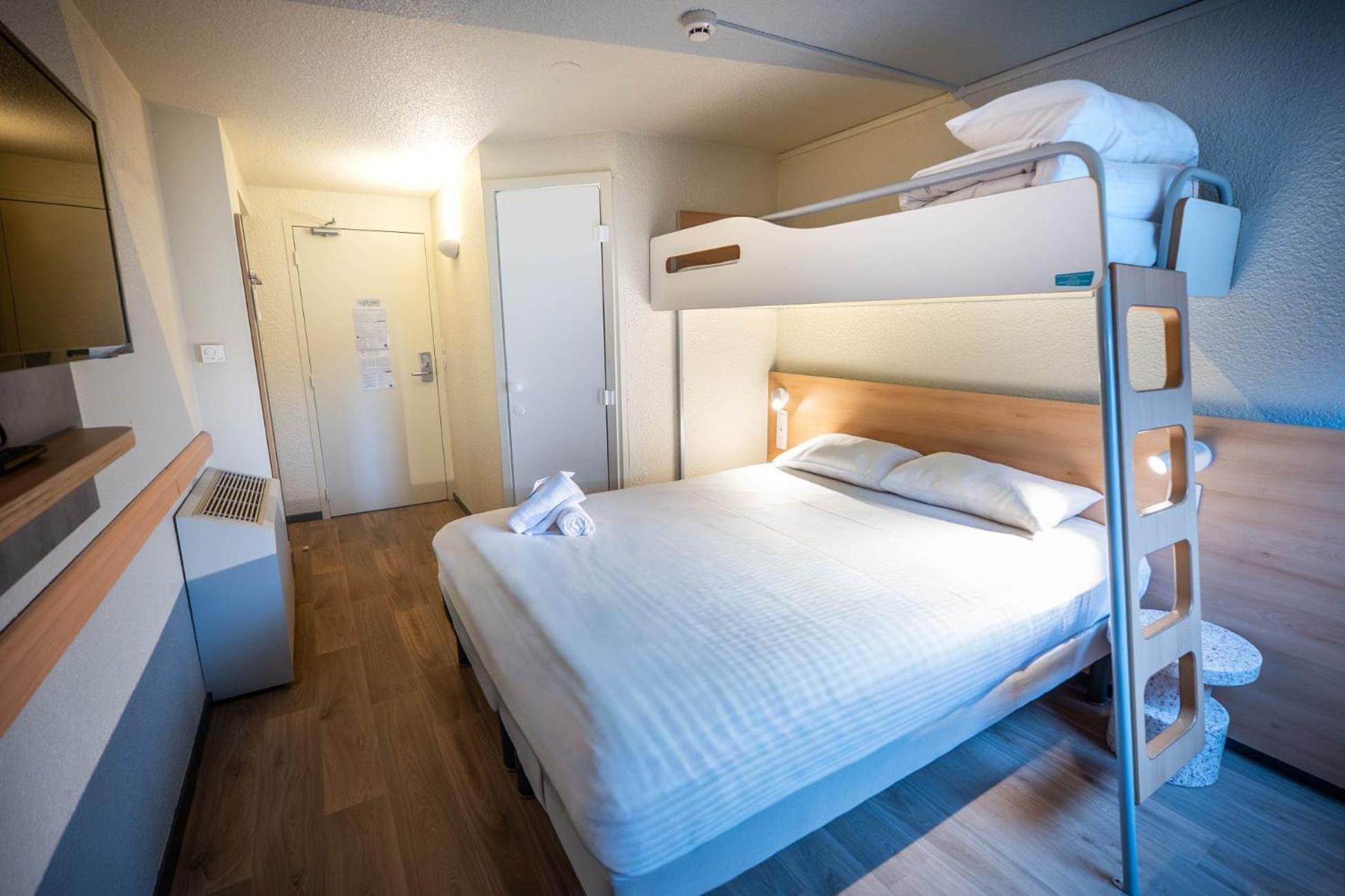 Triple Room One Double Bed One Bunk Bed,1765862488:JPEG