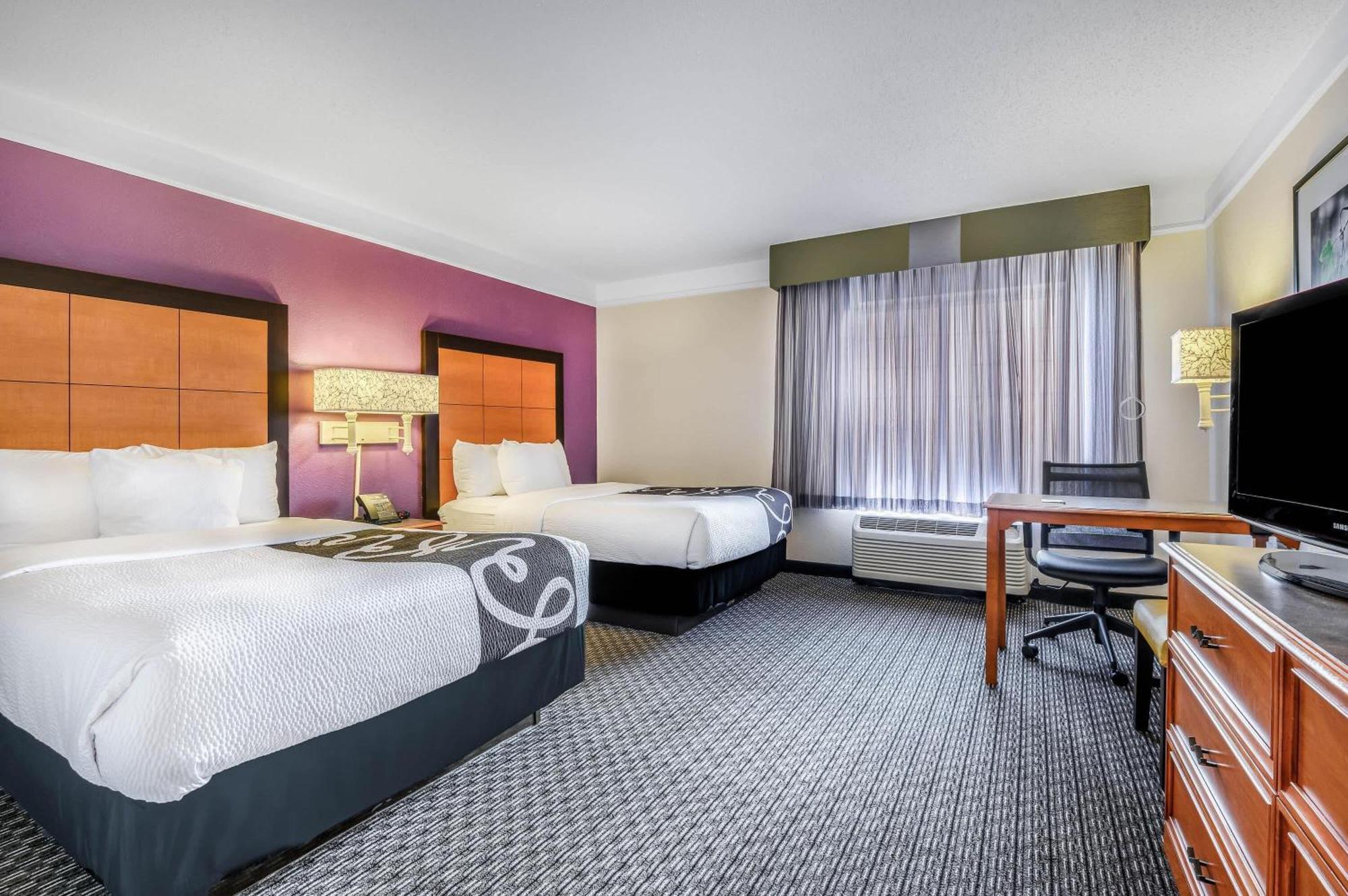 Queen Room Two Queen Beds High Floor or Non-Smoking