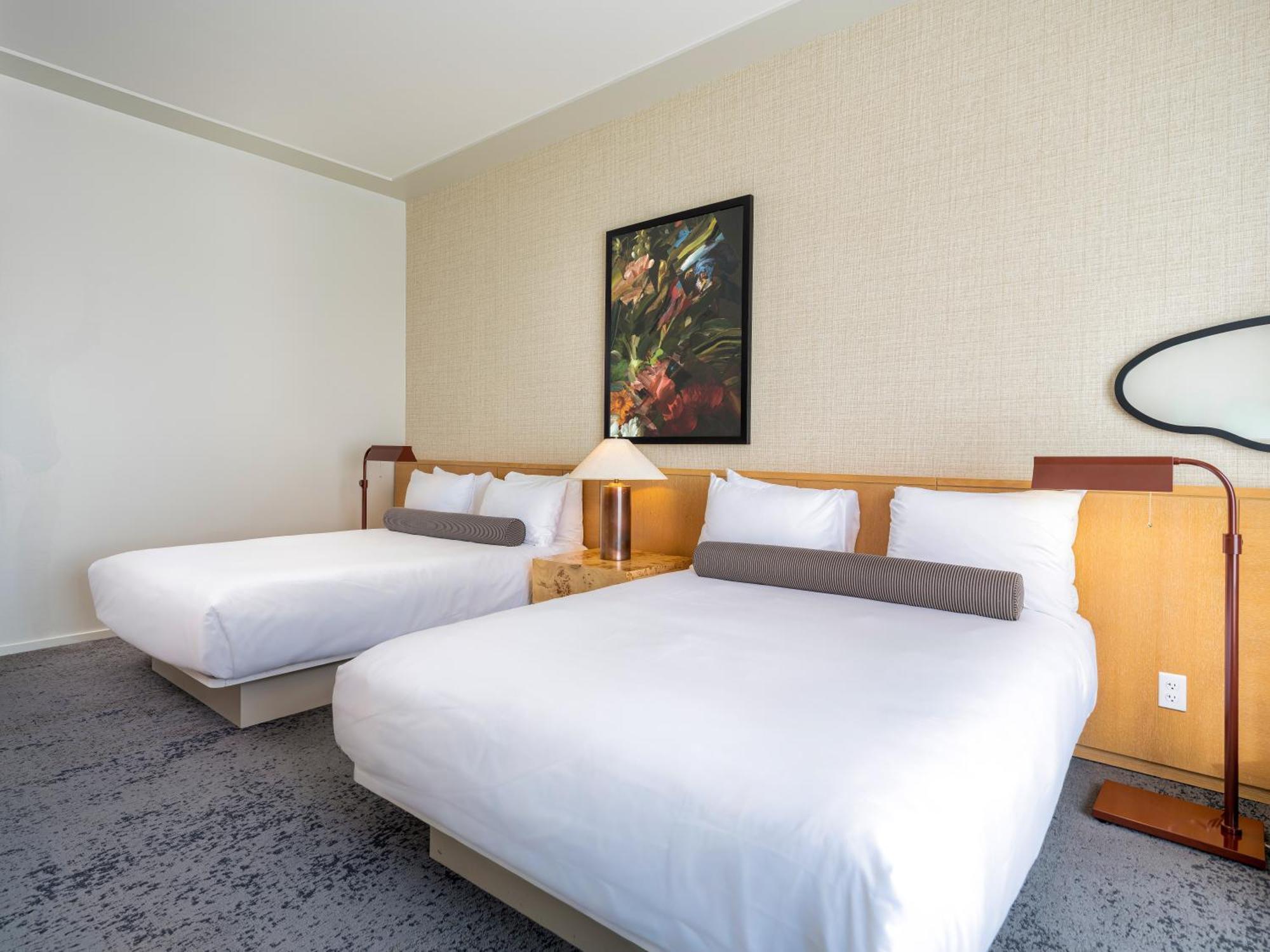 Deluxe Queen Room