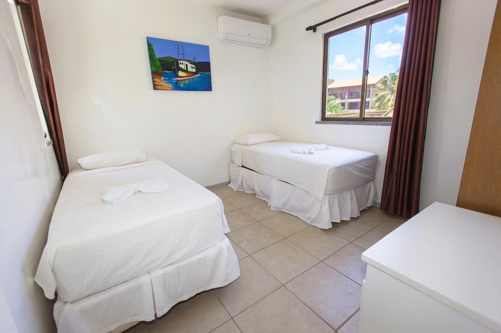 Two-Bedroom Apartment One Queen Bed Two single Beds