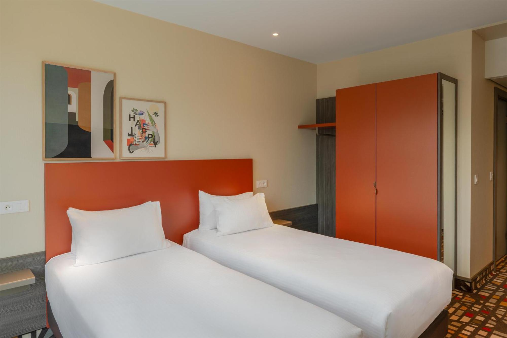 Twin Room,1756555143:JPEG