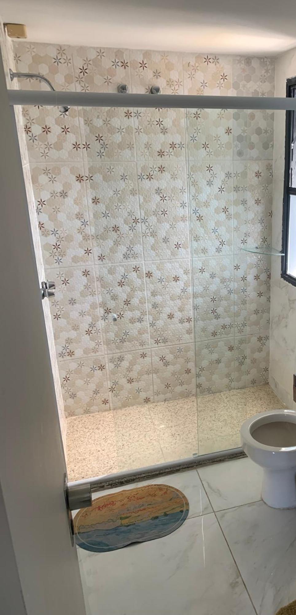 Apartamento com 1 Quarto, Varanda e Vista Mar