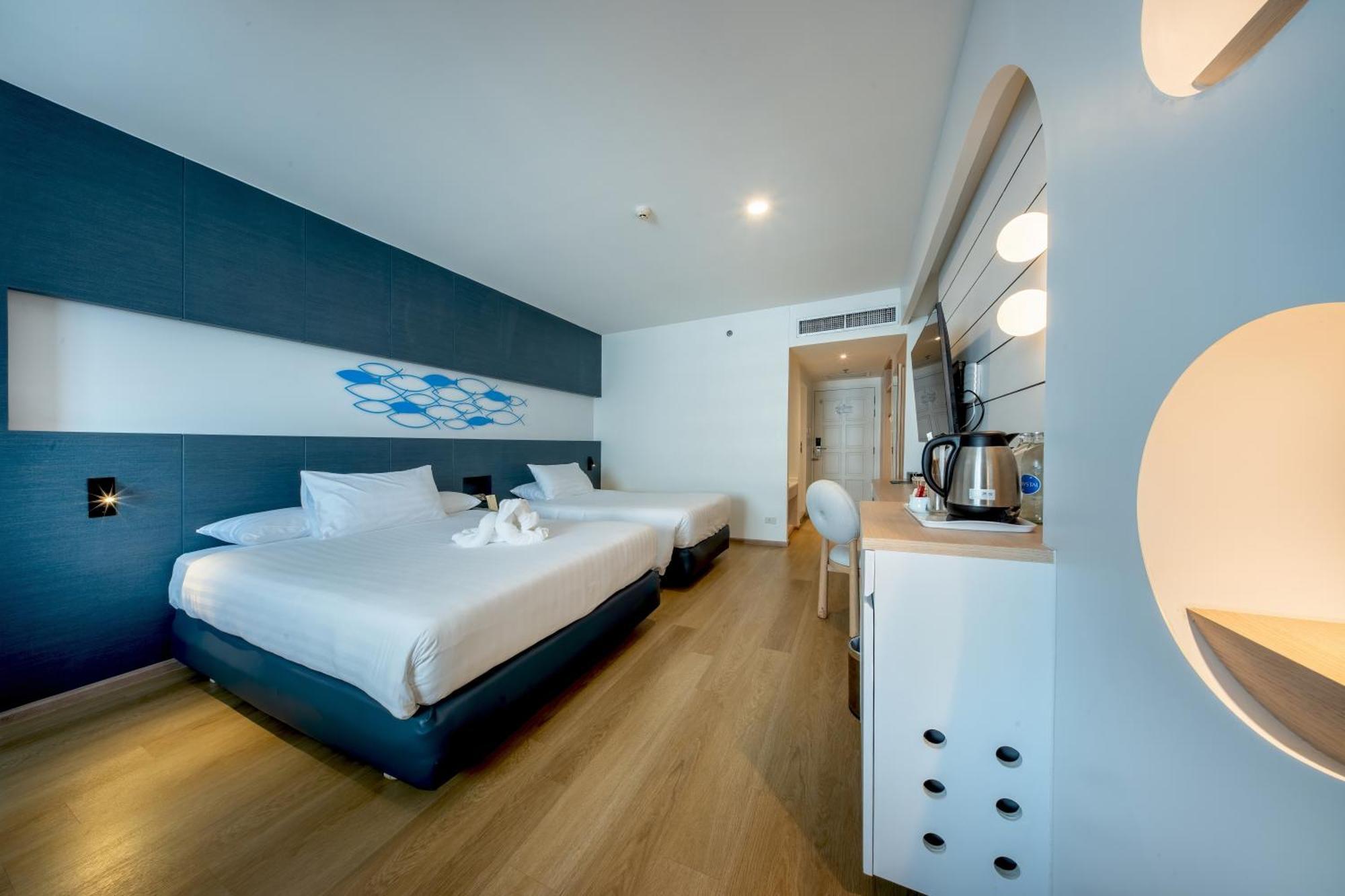 Deluxe New Blue Wave Newly renovated