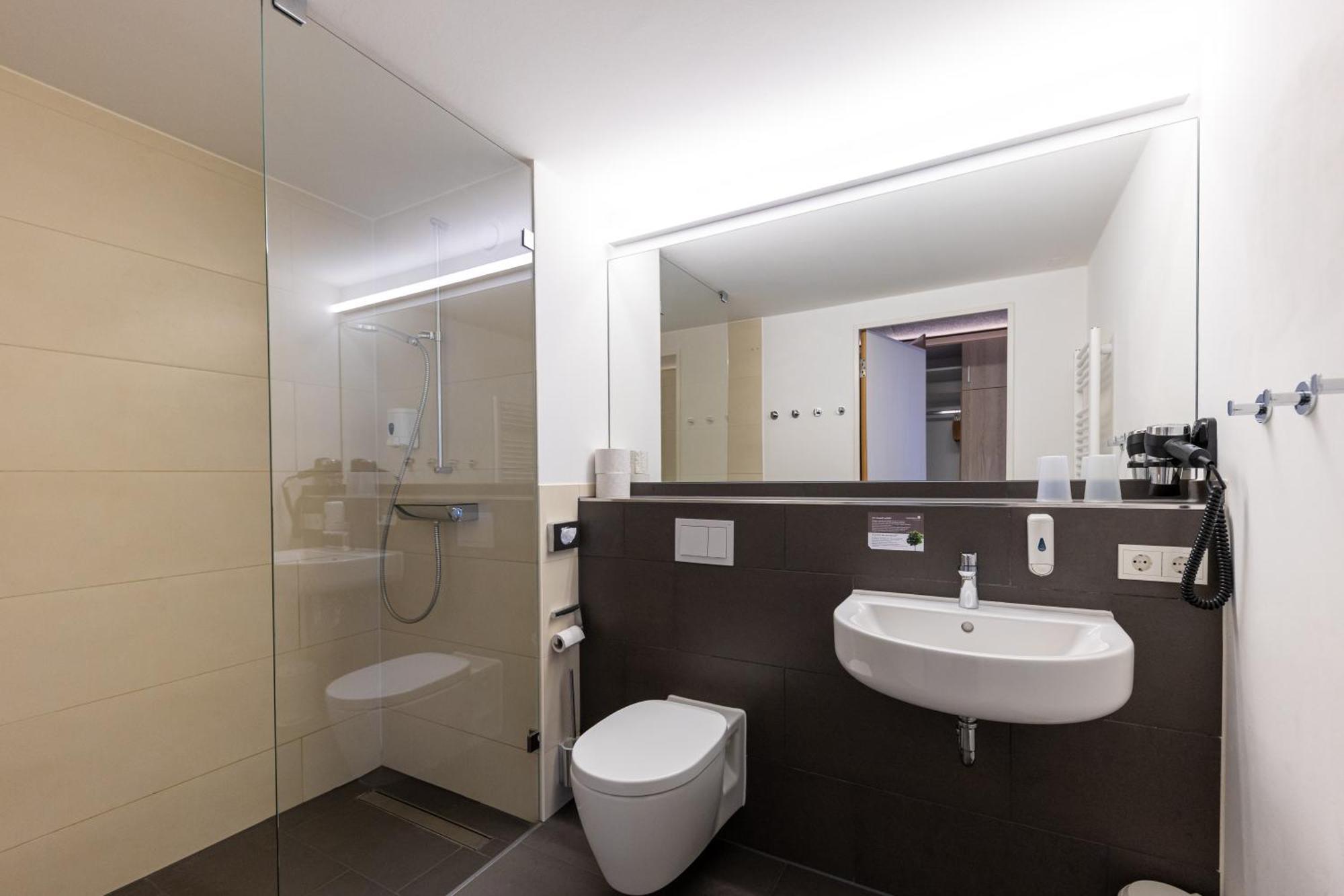 Double Room,1756570515:JPEG