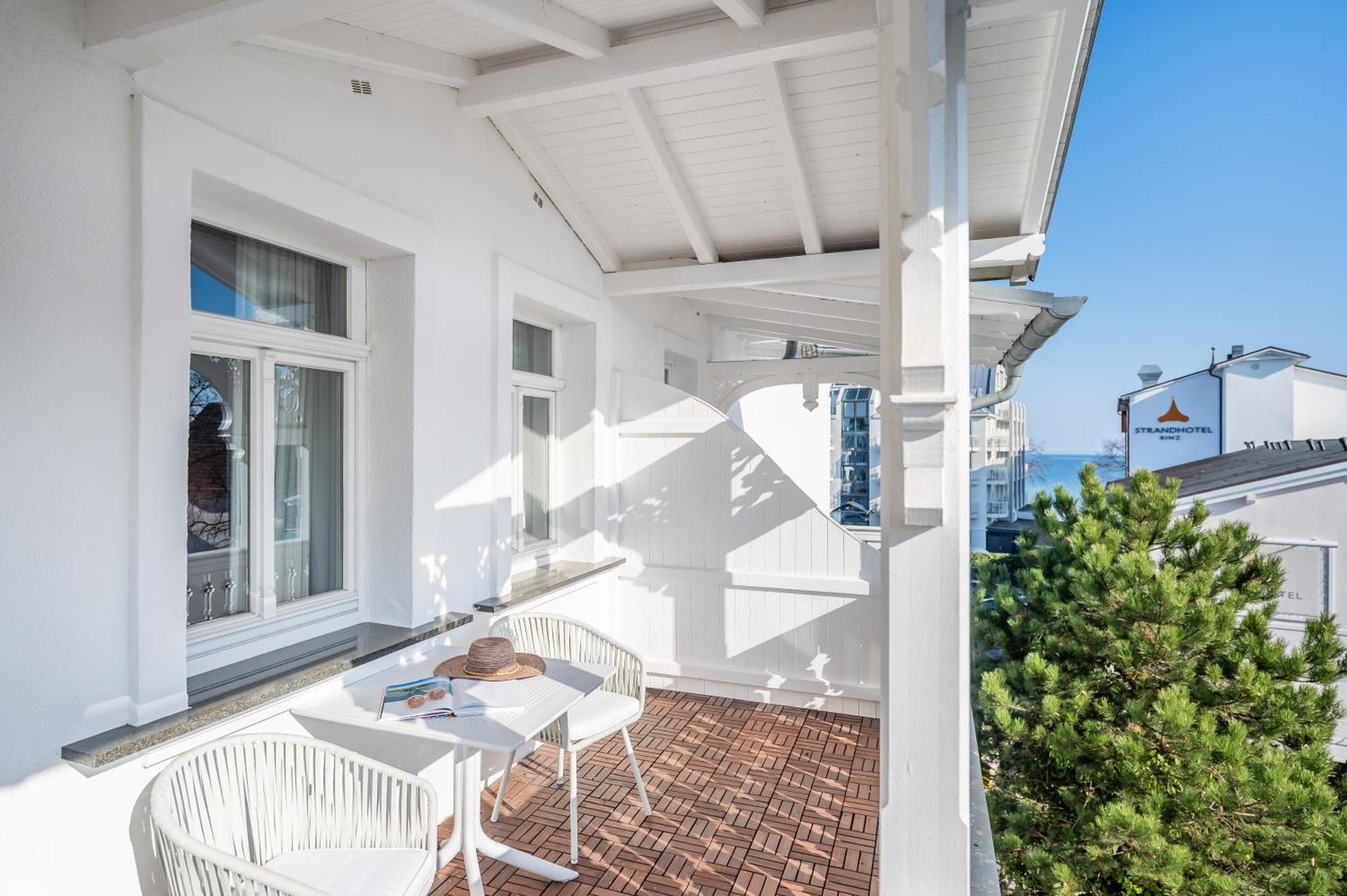 Classic family room balcony