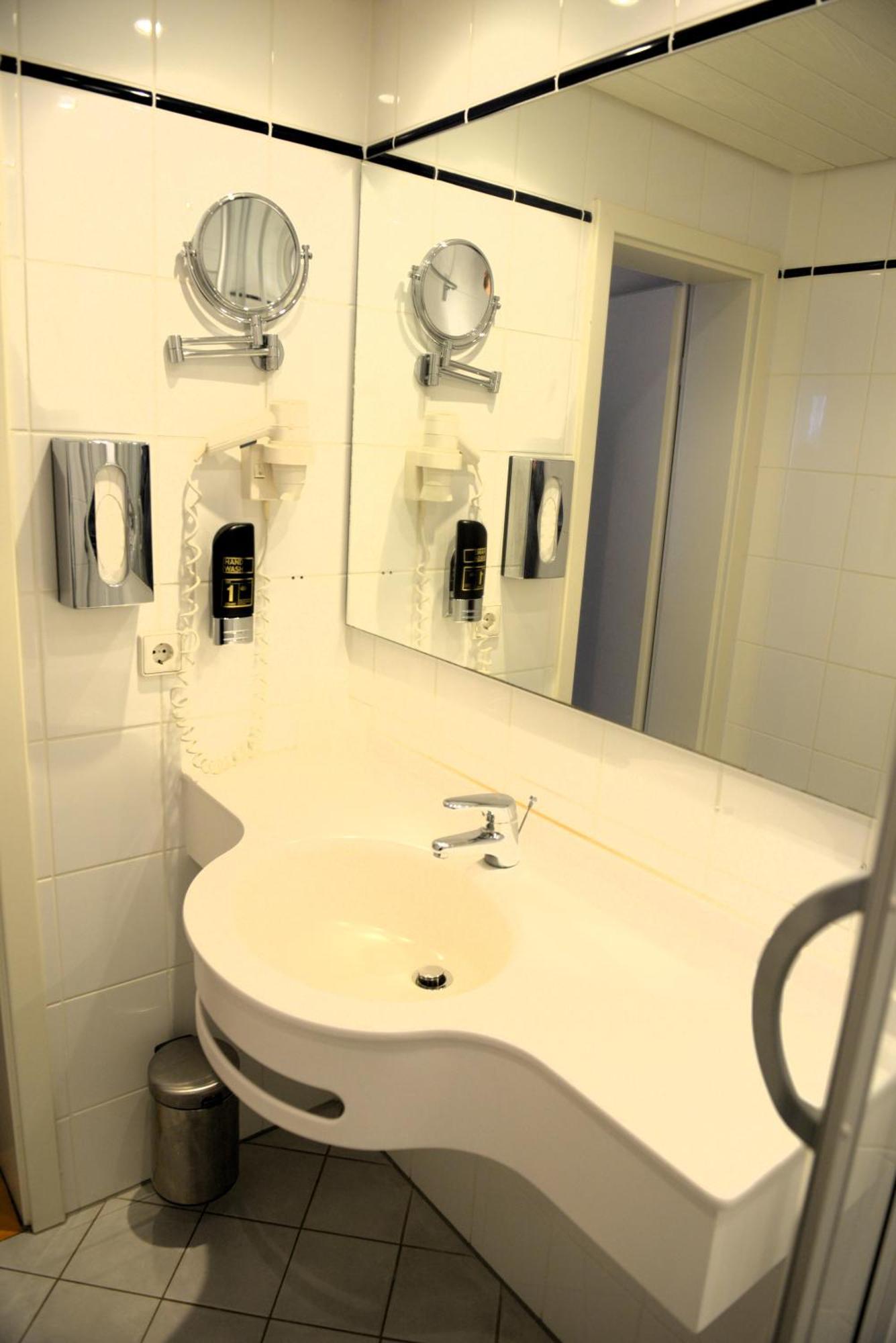 Single Room,1756699340:JPEG