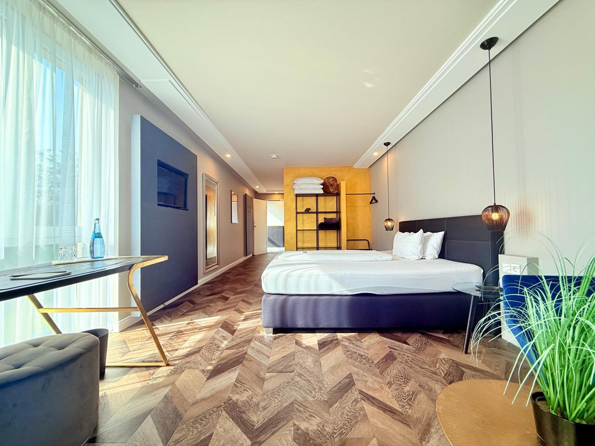 Large Double Room Deluxe