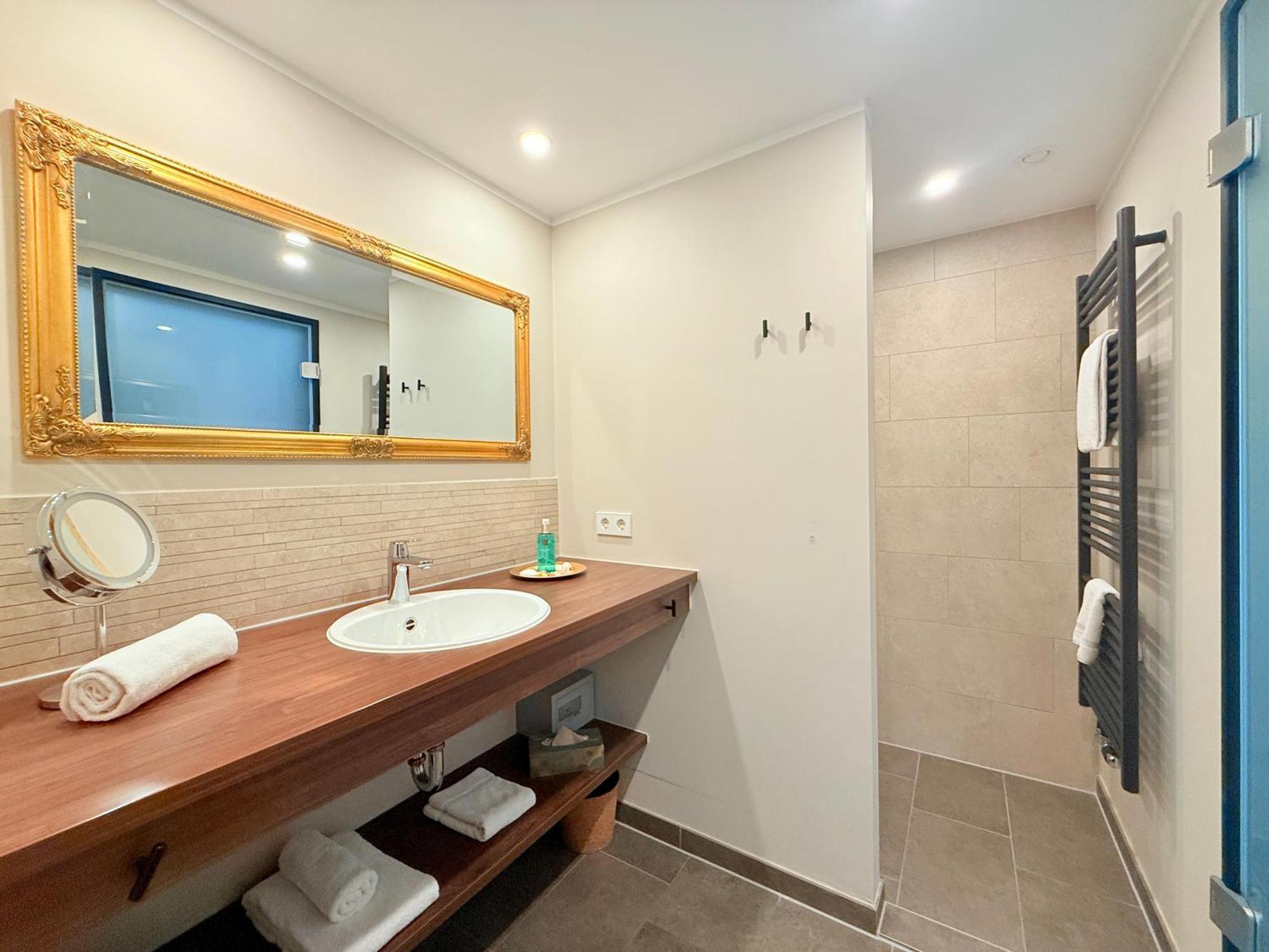Large Double Room Deluxe