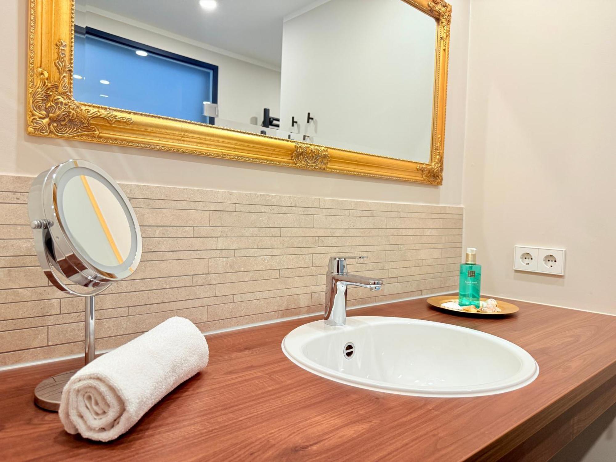 Large Double Room Deluxe
