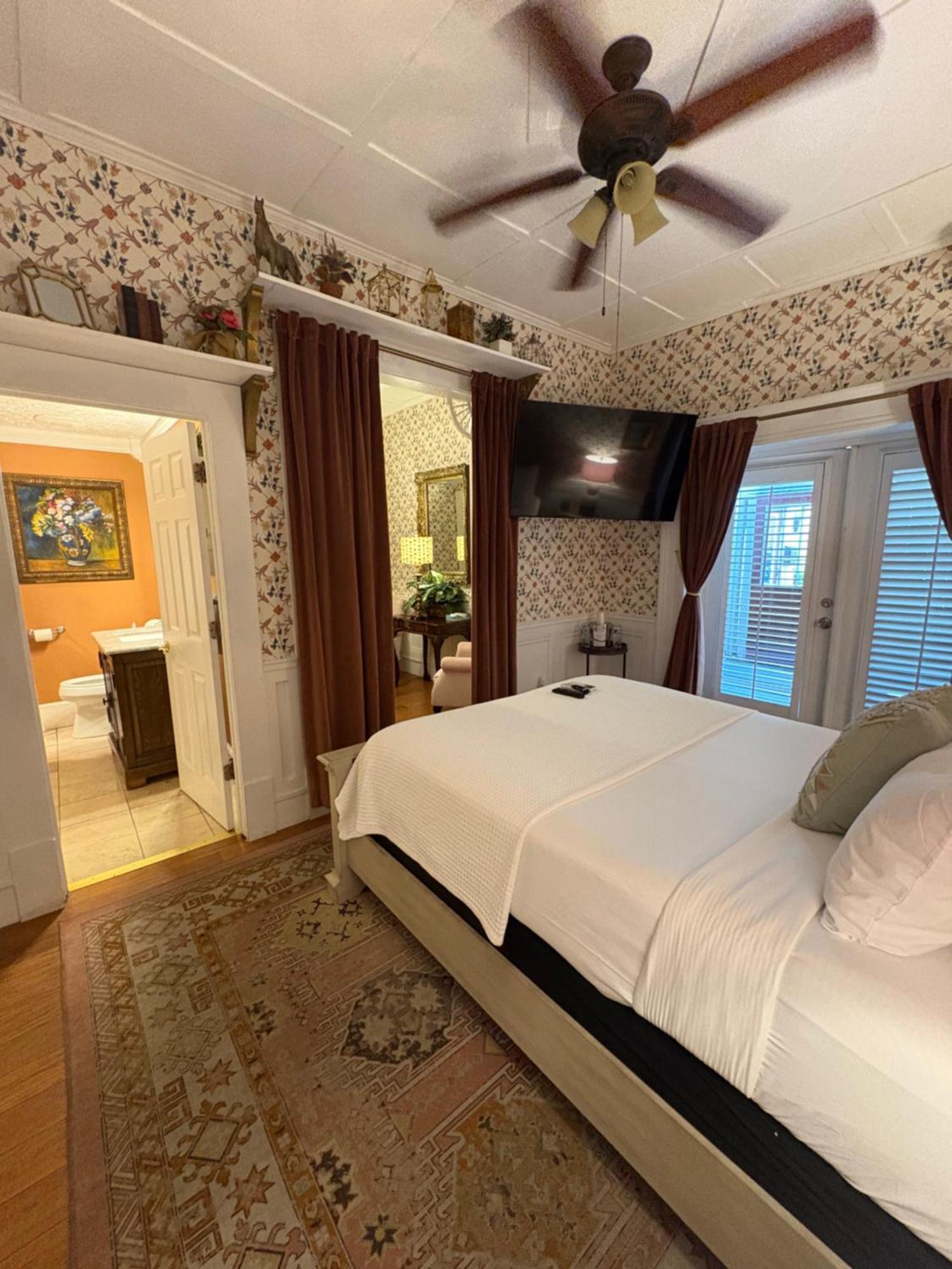 Queen Room