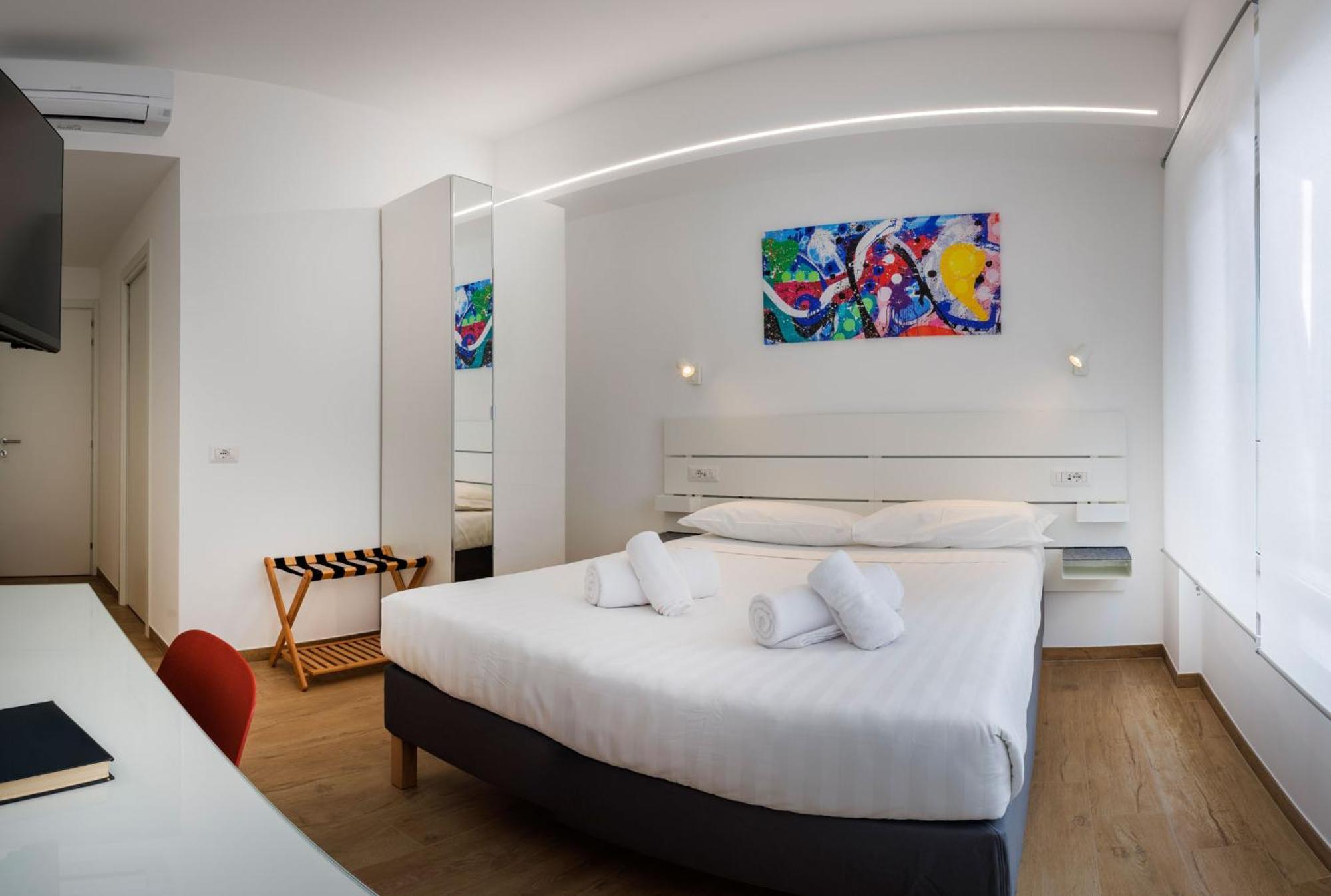 Deluxe Double Room Shower