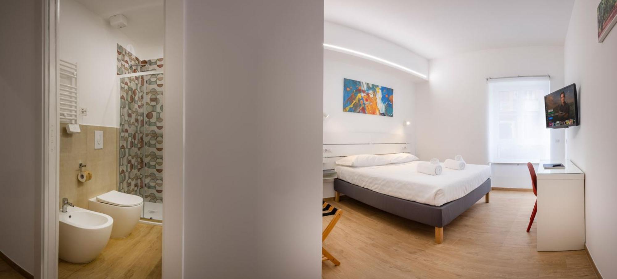Deluxe Double Room Shower