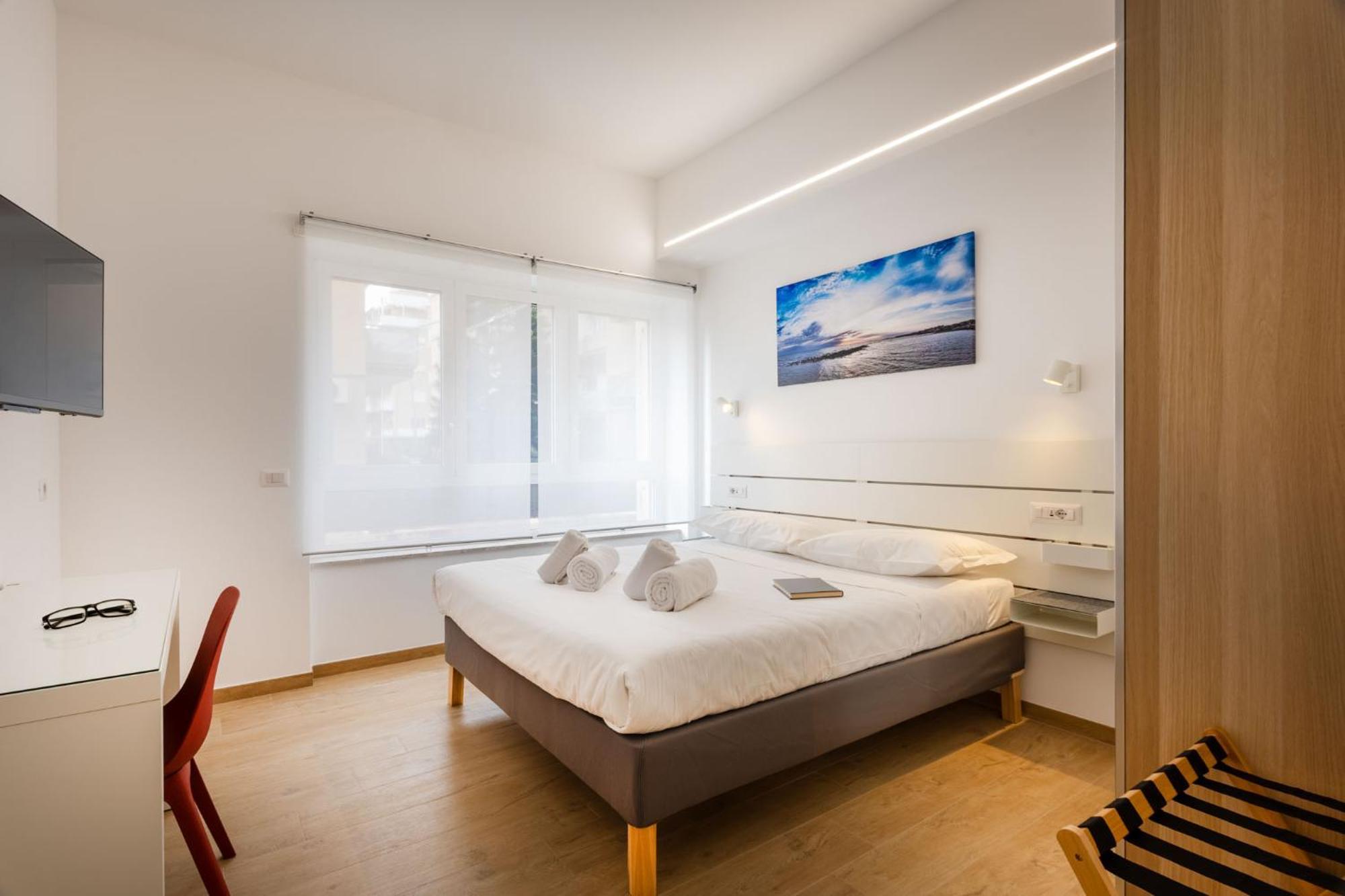 Deluxe Double Room Shower
