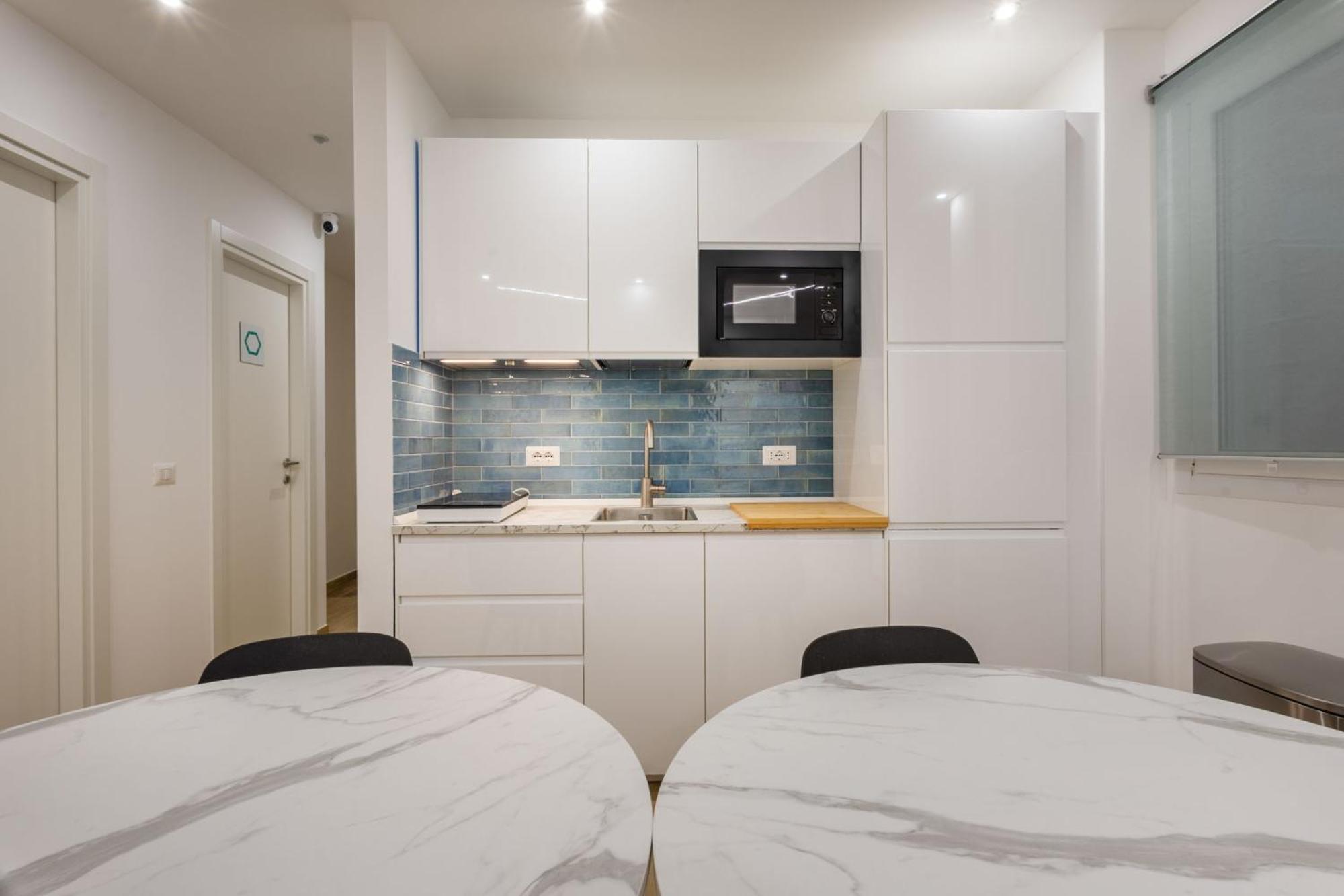 Deluxe Double Room Shower
