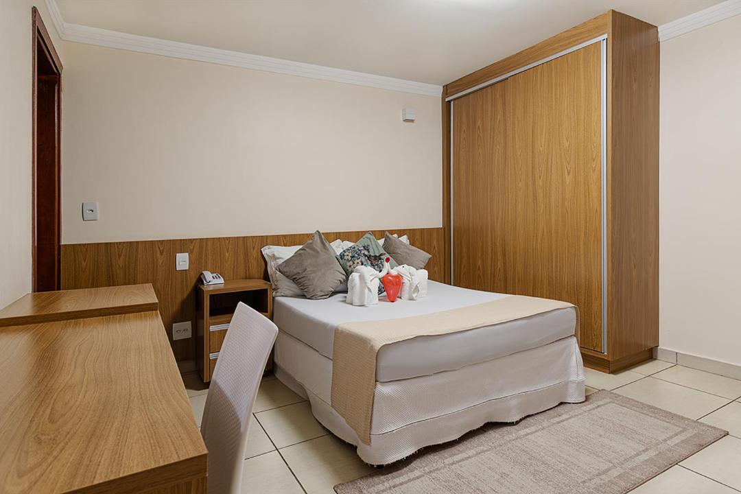 Deluxe Room,1756774291:JPEG