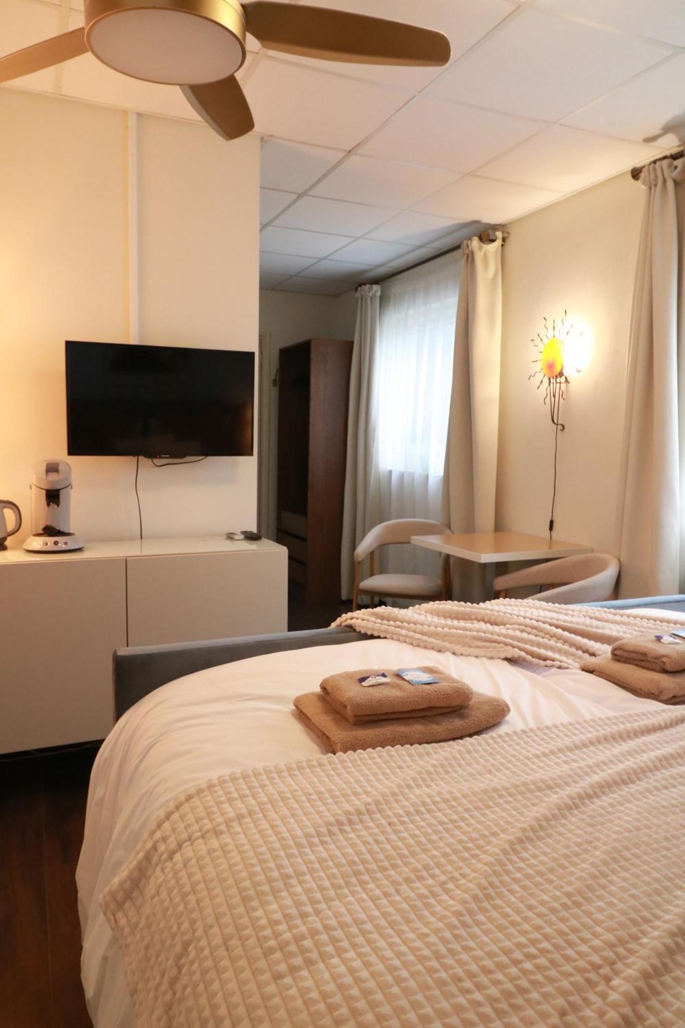 Double Room Private Bathroom