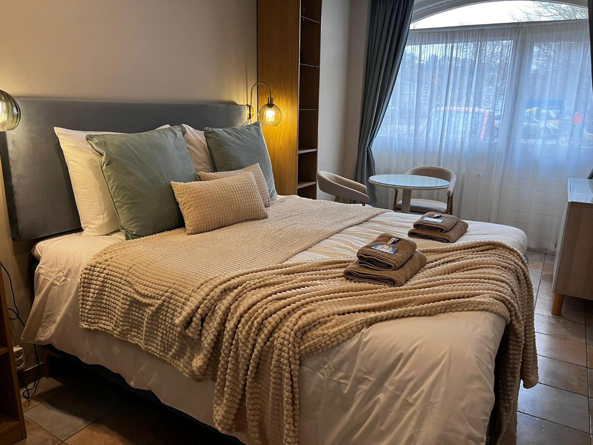 Double Room Private Bathroom