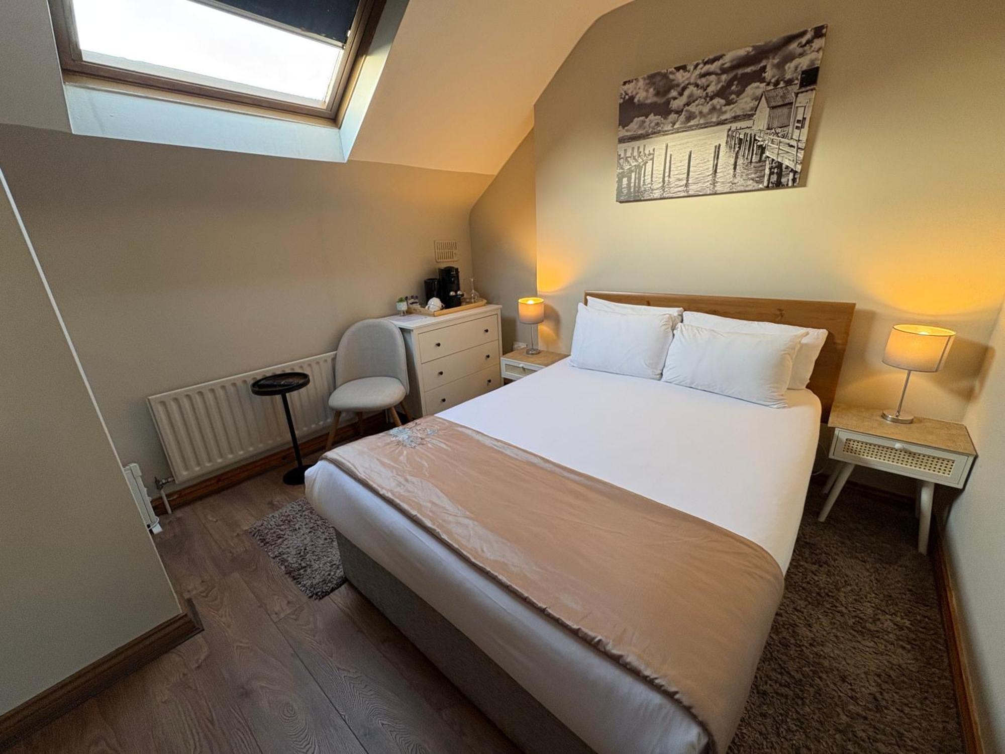 Double Room Private Bathroom
