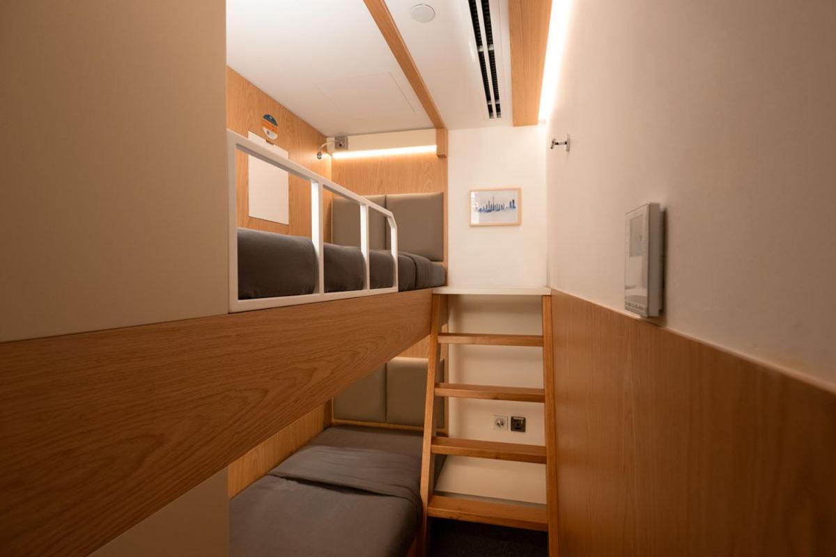 Bunk Cabin 10 Hour from 1300-2300 hrs 1pm-11pm