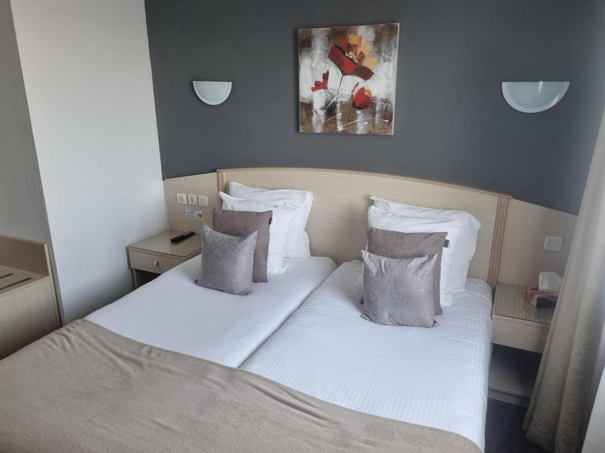 Twin Room,1758264138:JPEG