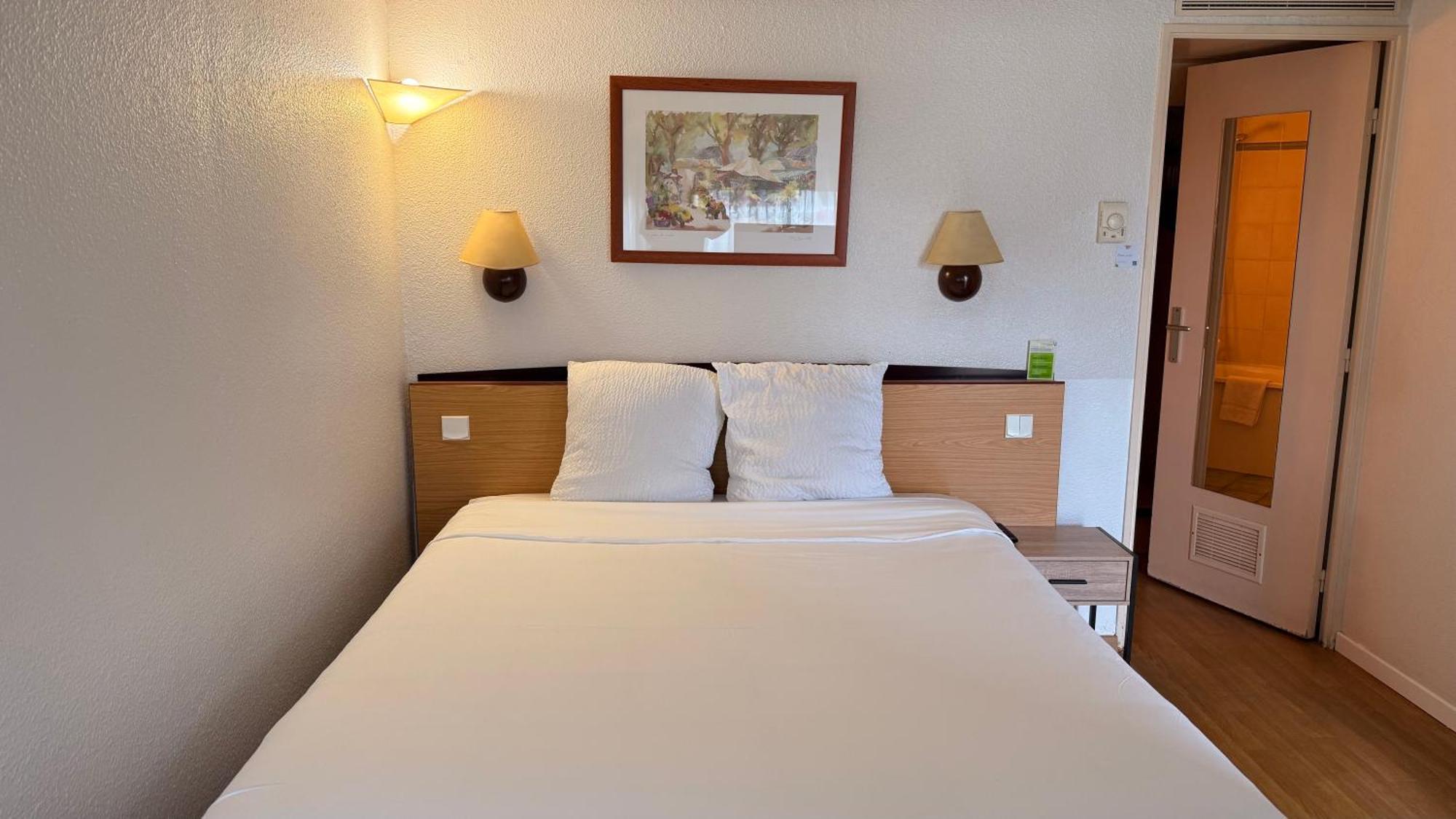 Double Room,1758267021:JPEG