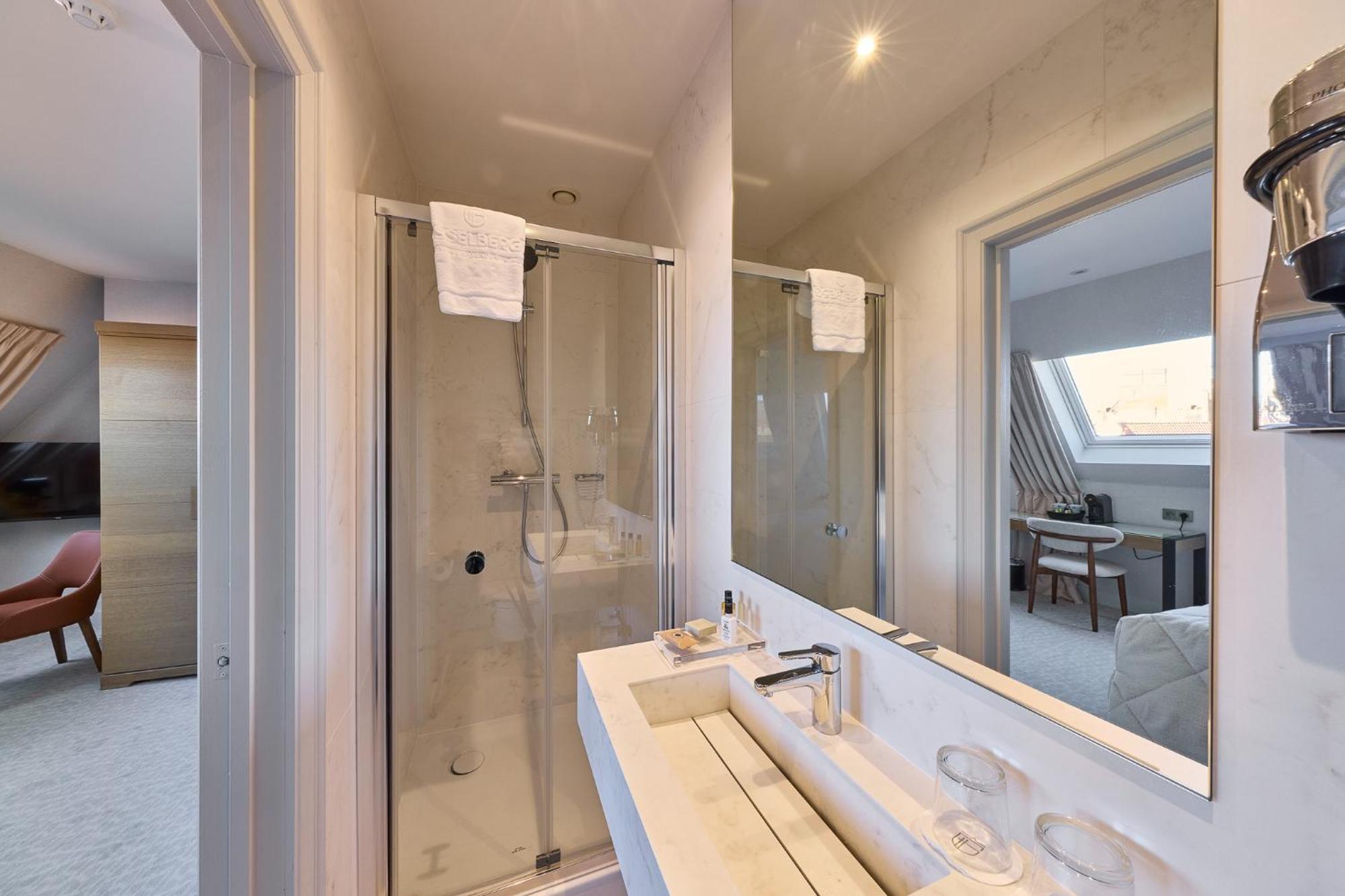 Superior Pent Room