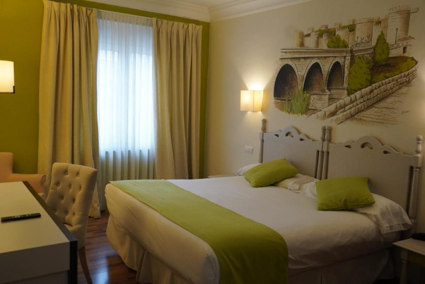 Clasic Queen Room Cathedral View