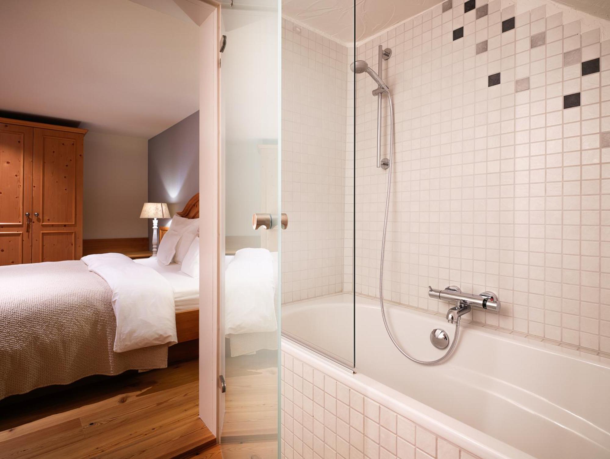 Double Room L Balcony