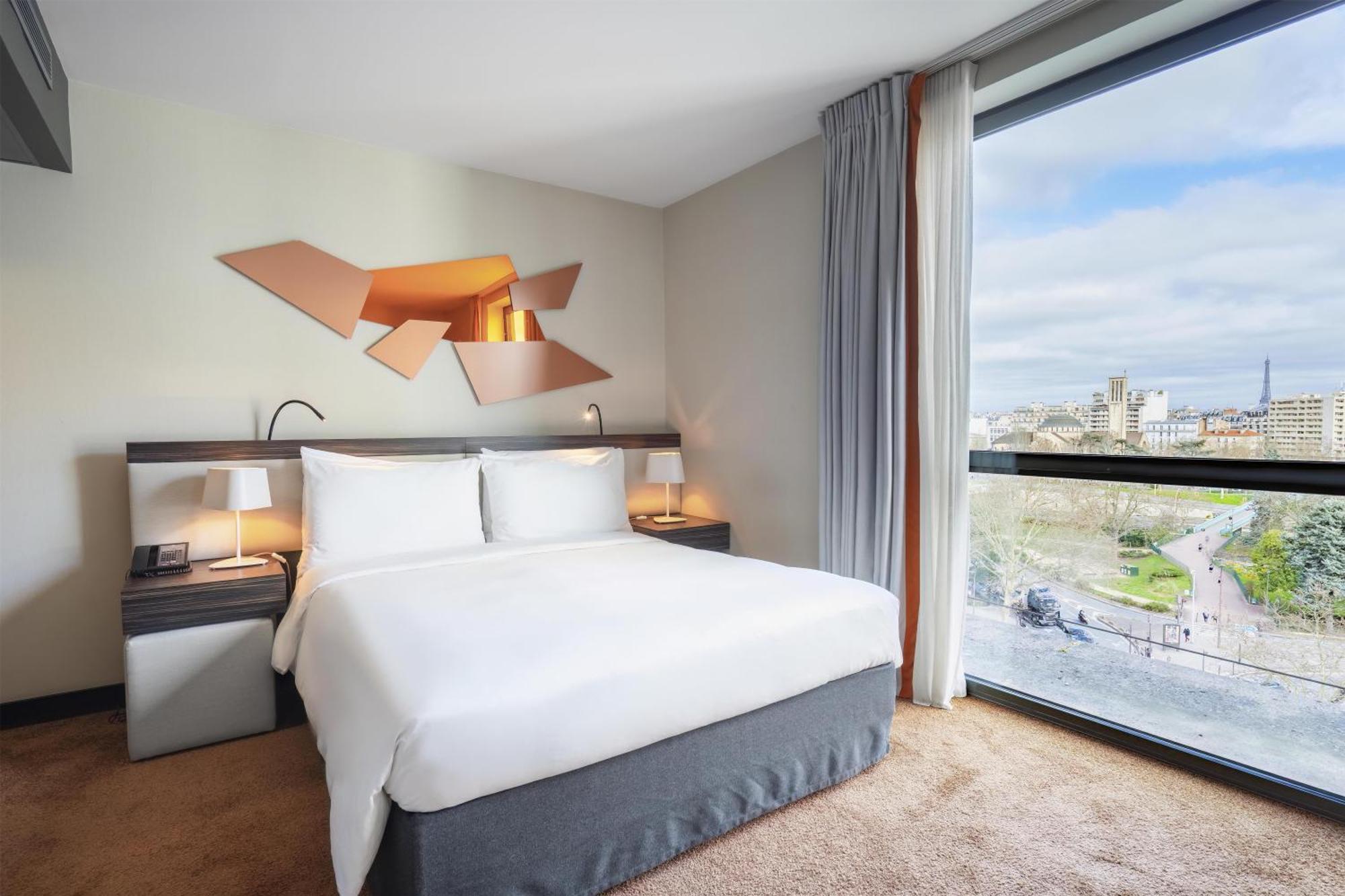 One-Bedroom King Suite with Eiffel Tower View,1758282922:JPEG