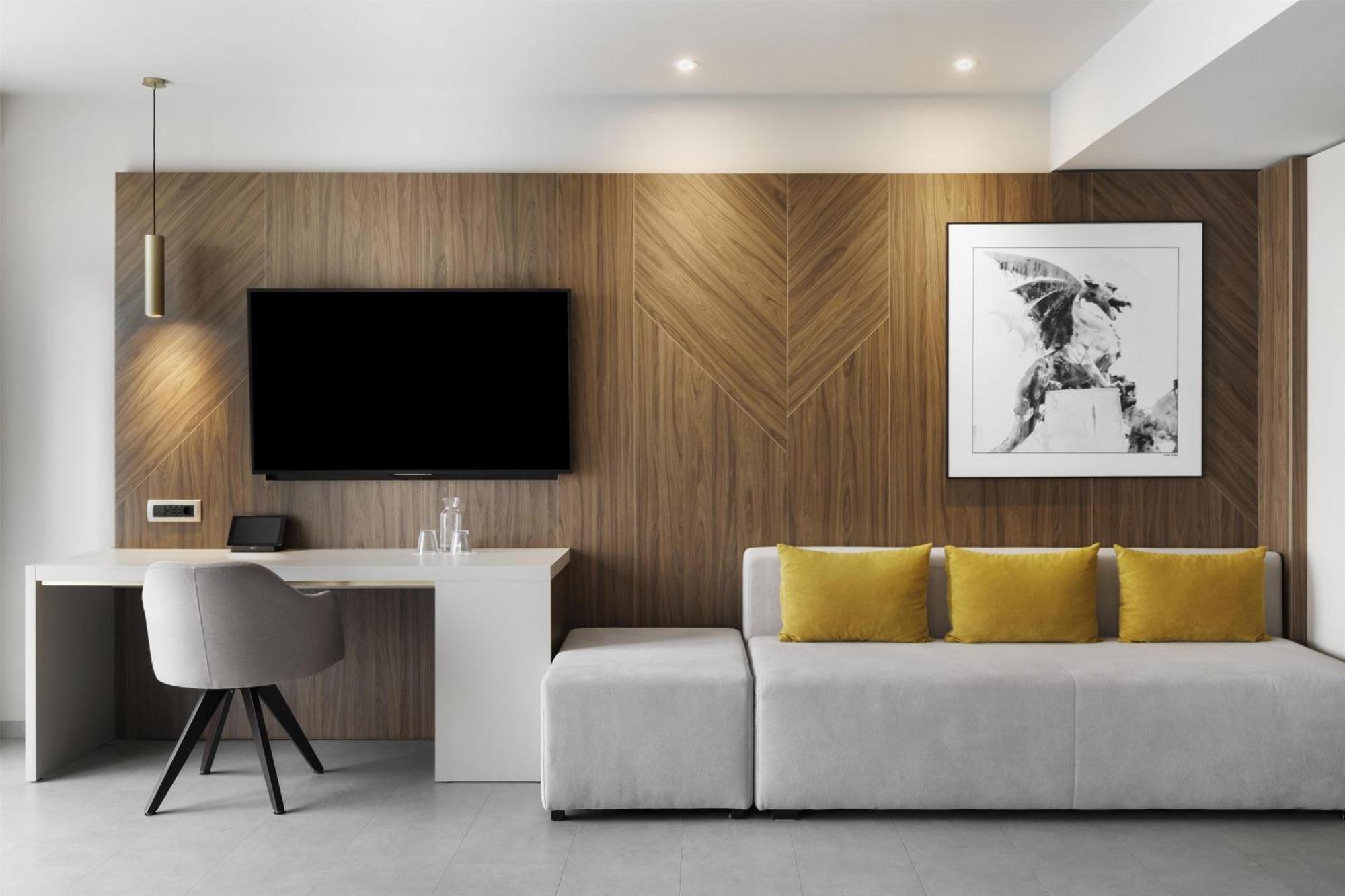 Deluxe King Room